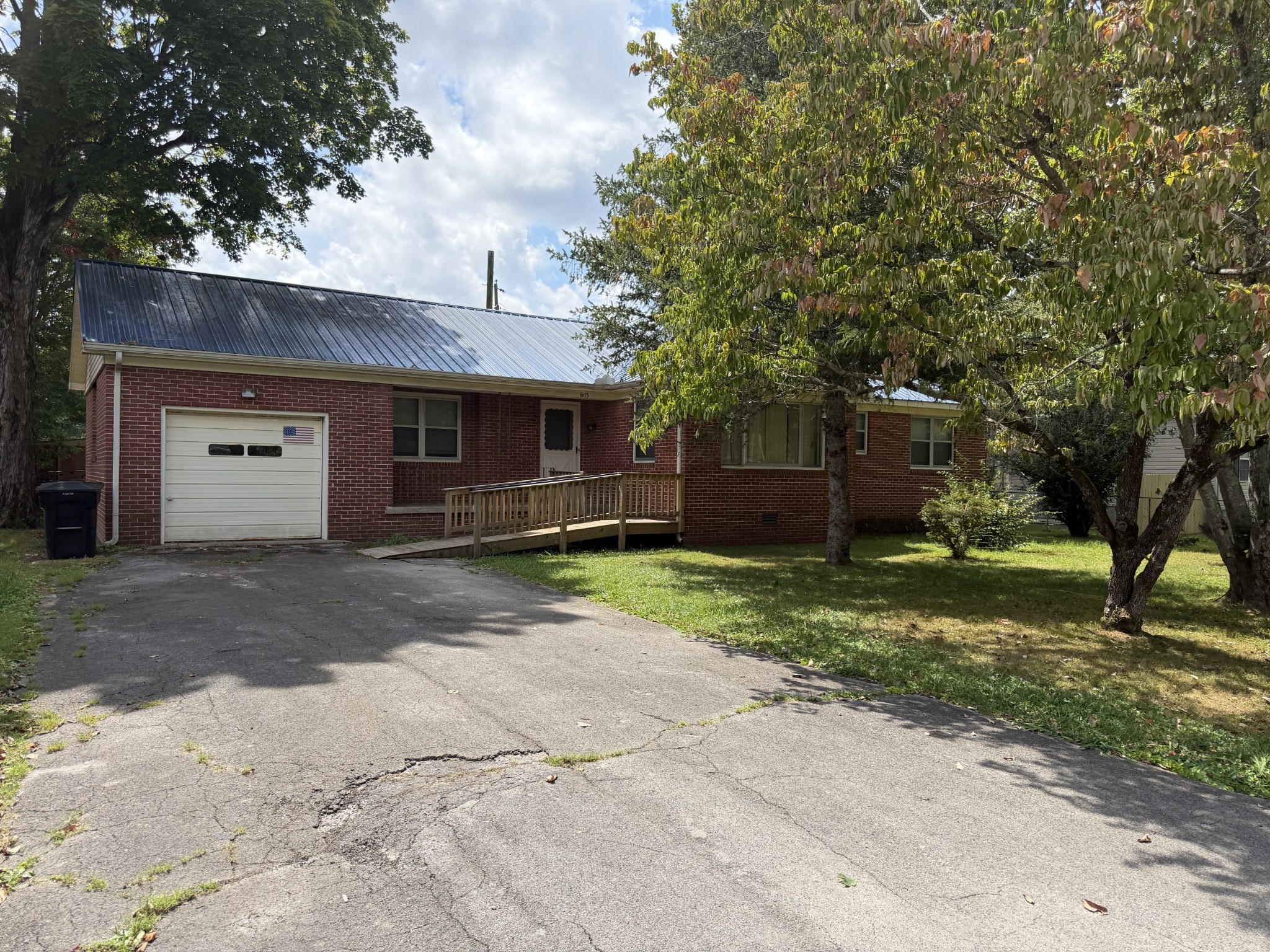 603 Circle Dr Property Photo 1