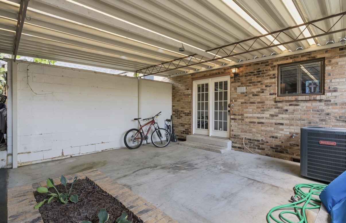 258 Lake Chateau Dr Property Photo 22