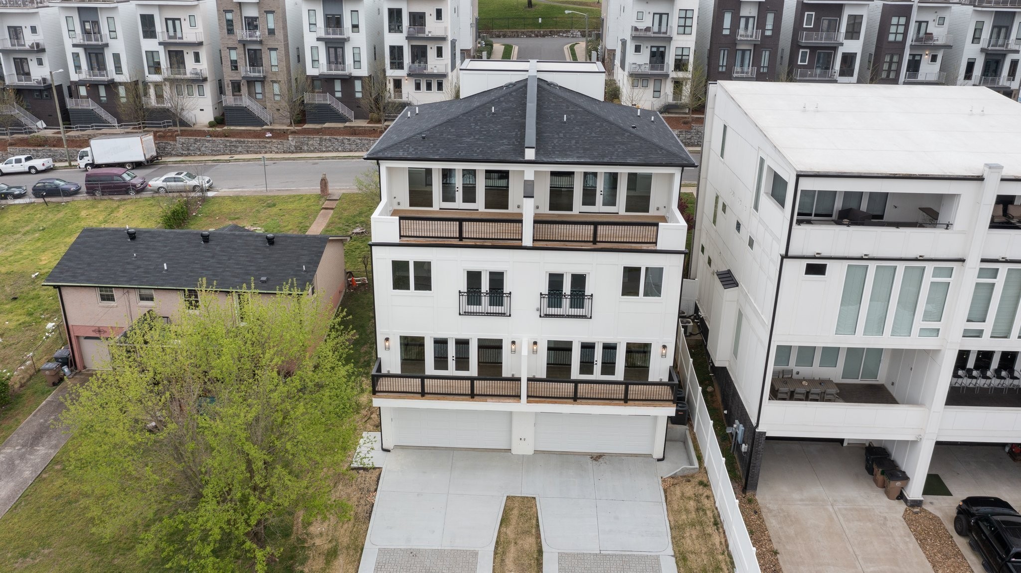 1066 Archer St Property Photo 2