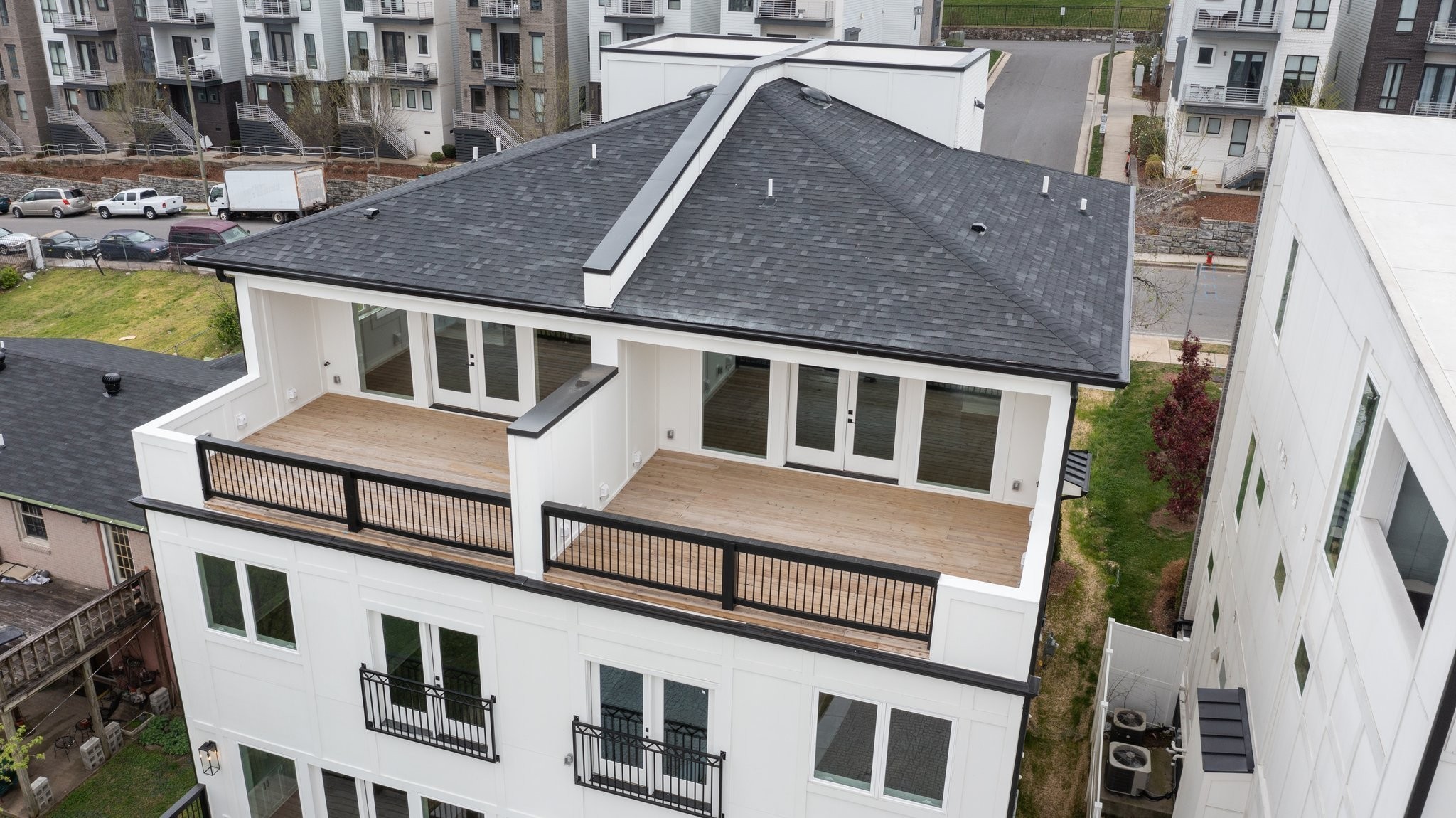 1066 Archer St Property Photo 3