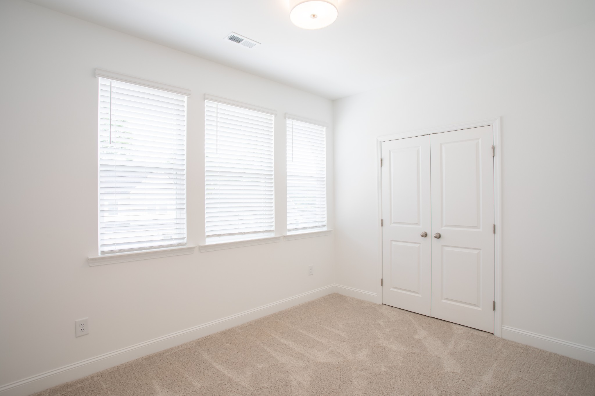 12 Flash Way Property Photo 5