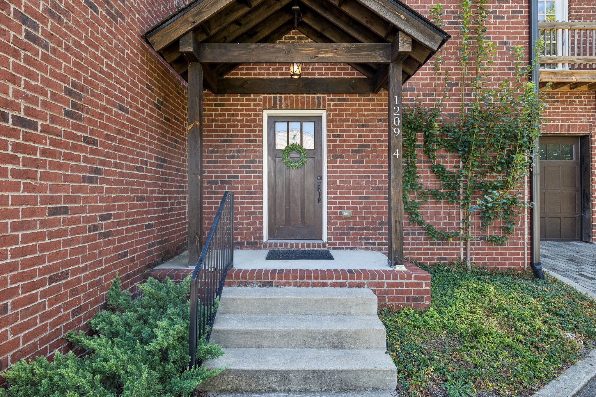 1209 Hawkins St Property Photo 3