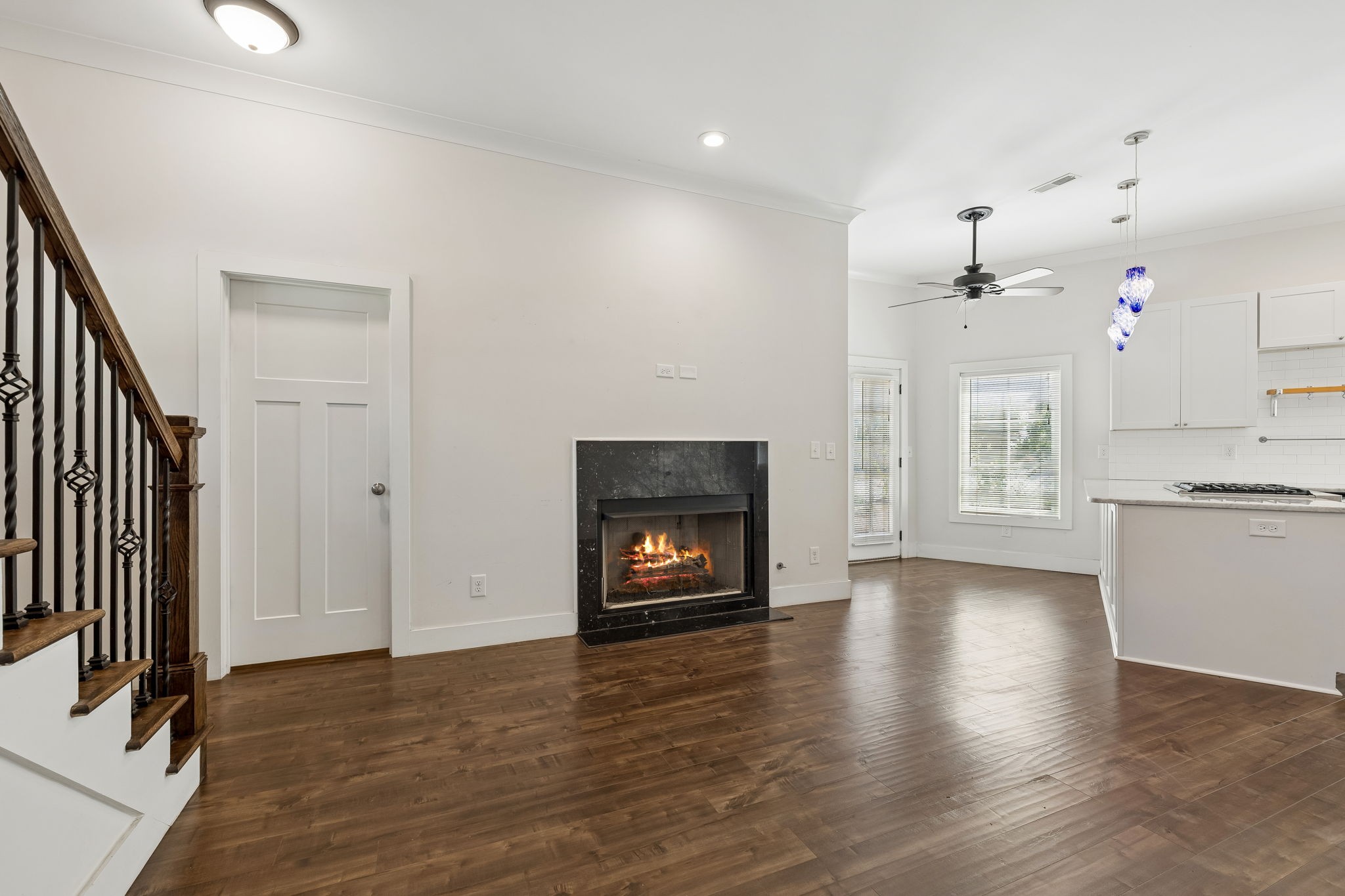 1209 Hawkins St Property Photo 6