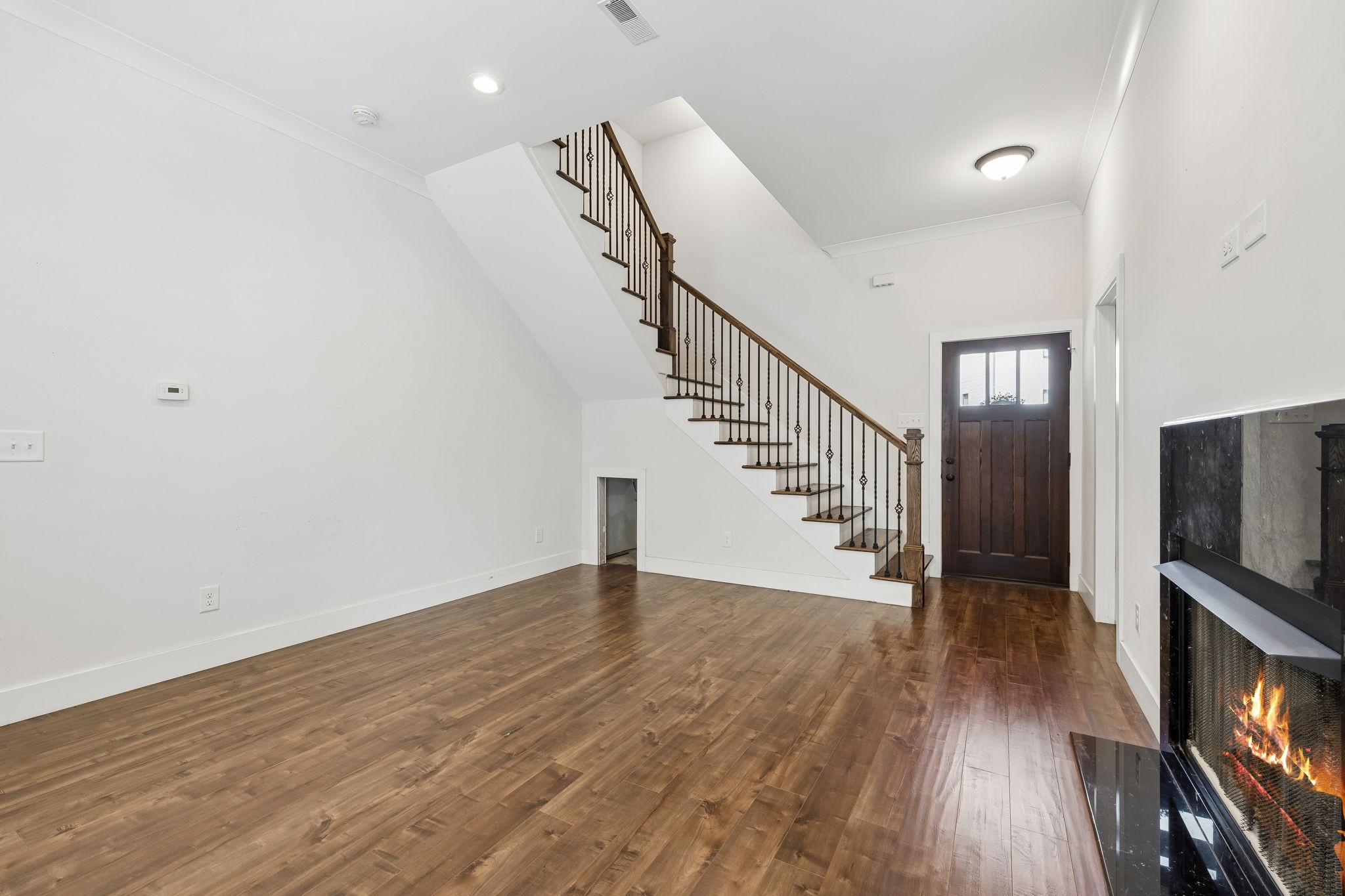 1209 Hawkins St Property Photo 8