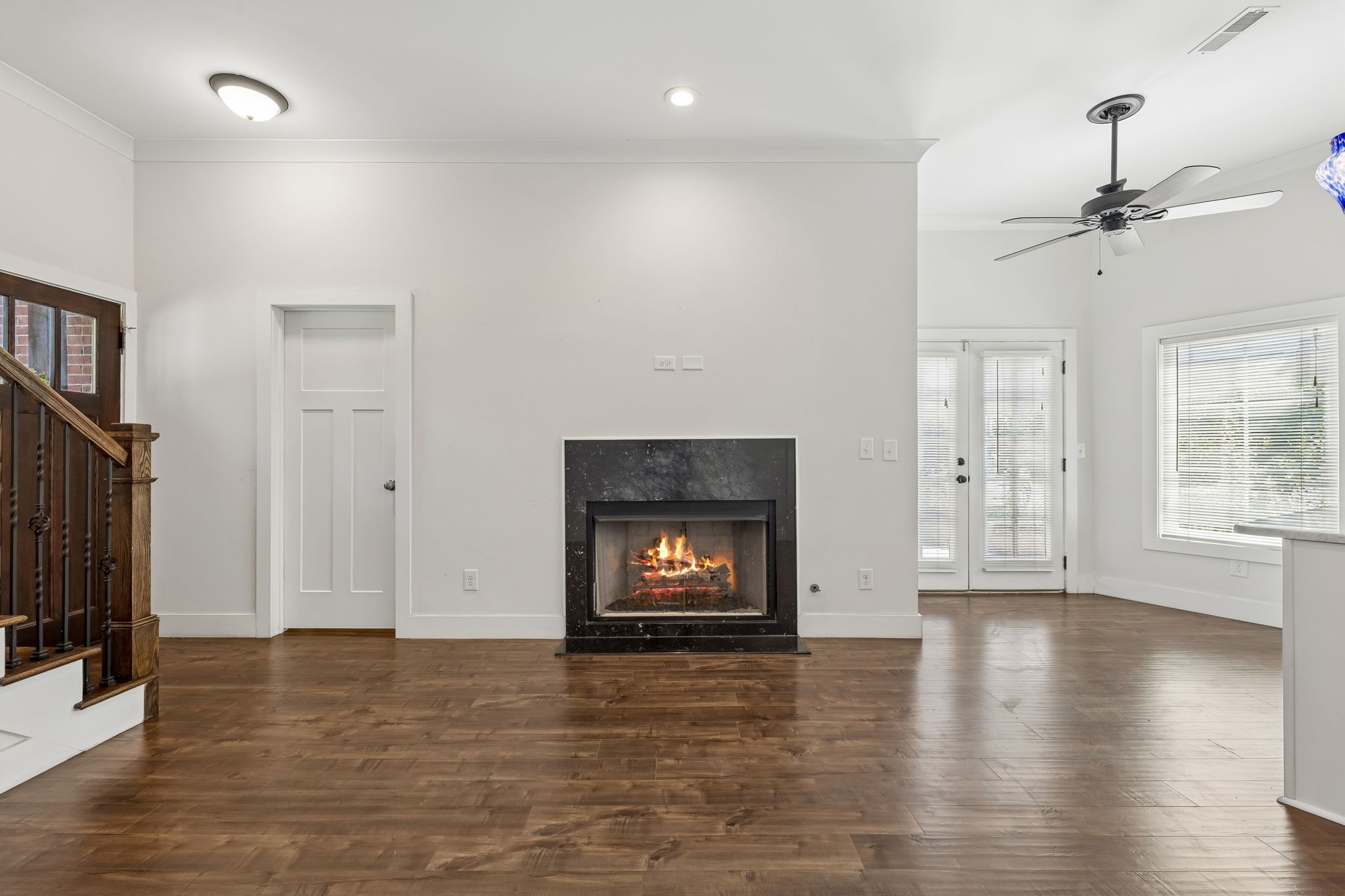 1209 Hawkins St Property Photo 13