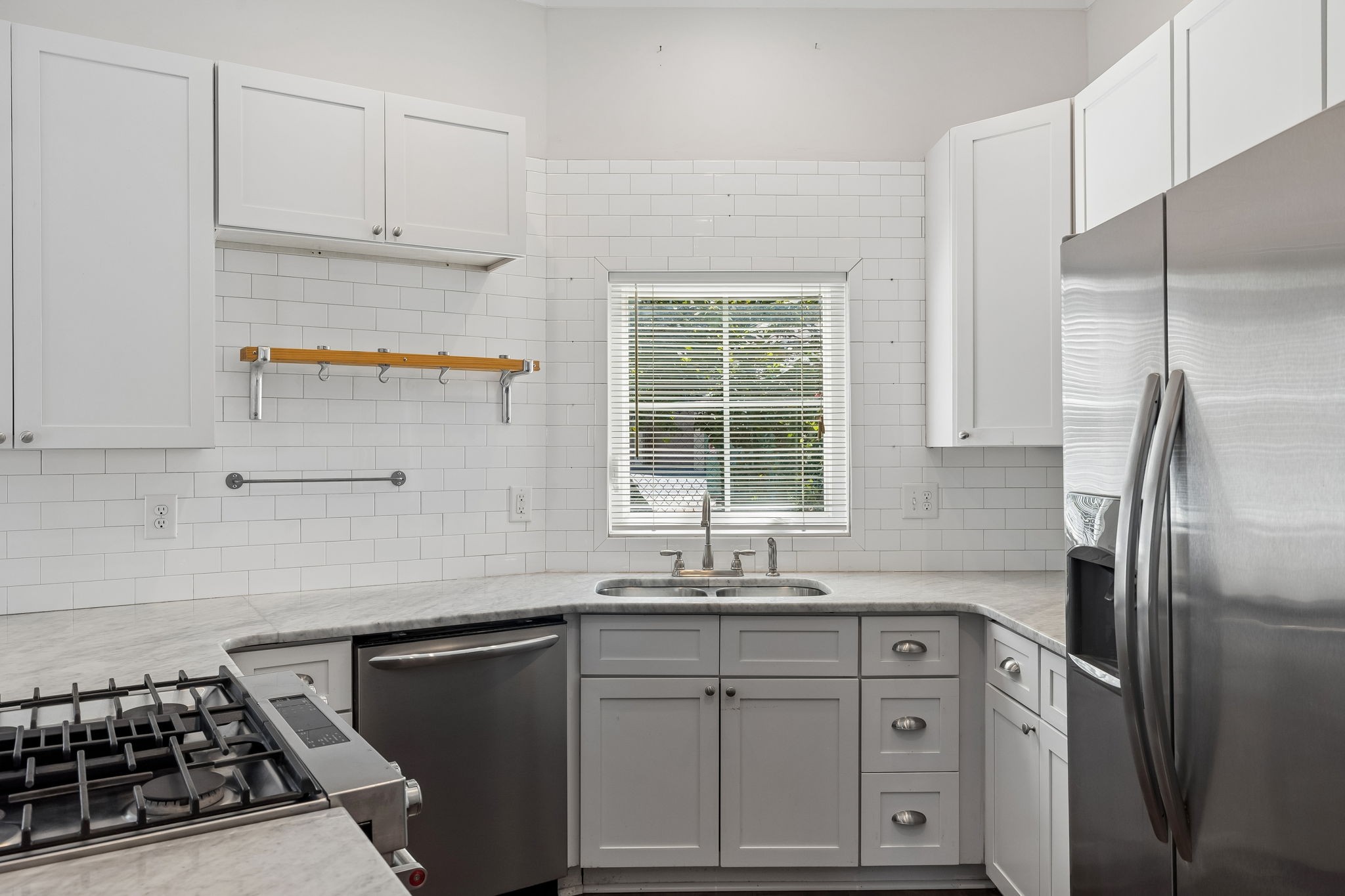 1209 Hawkins St Property Photo 18