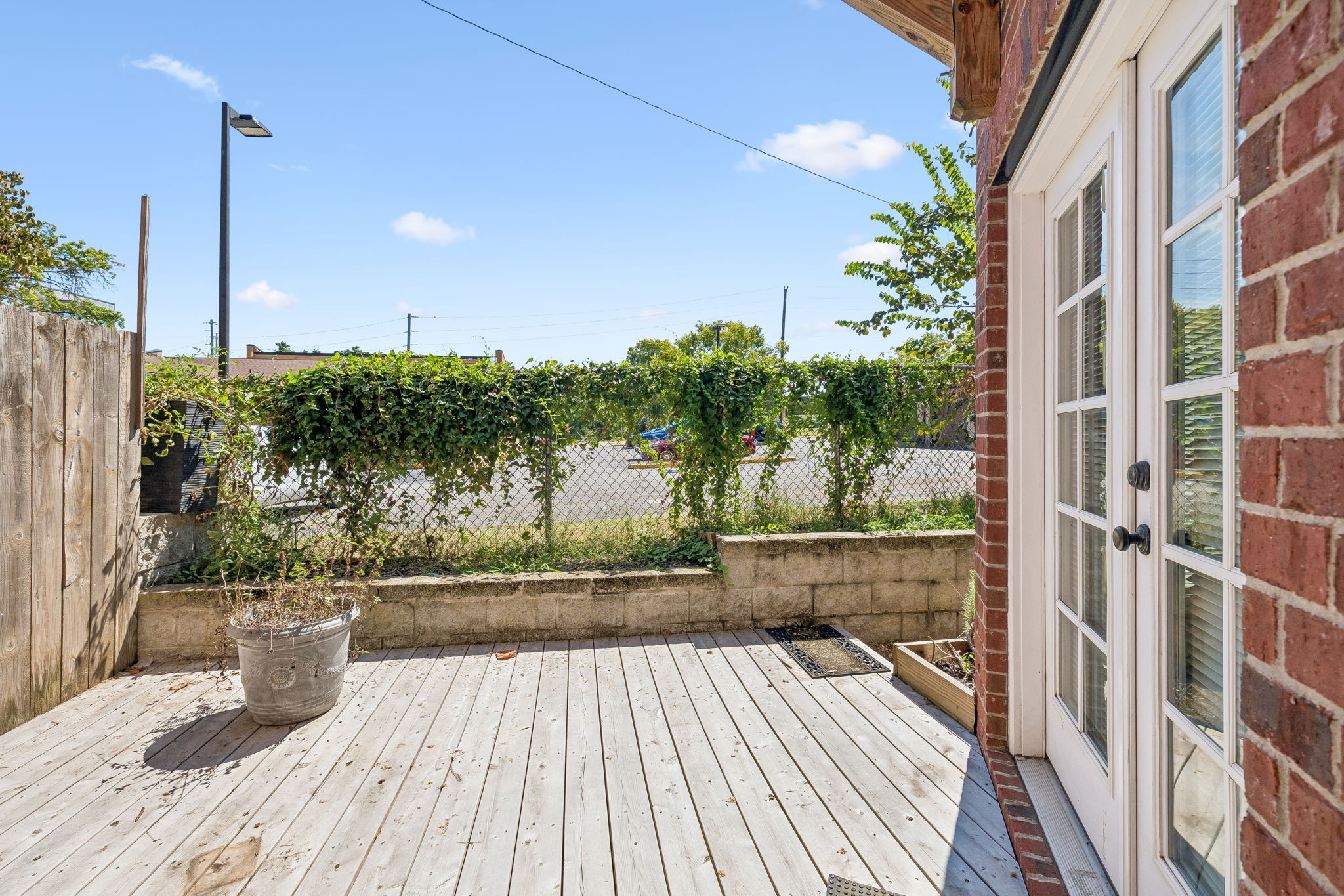 1209 Hawkins St Property Photo 21