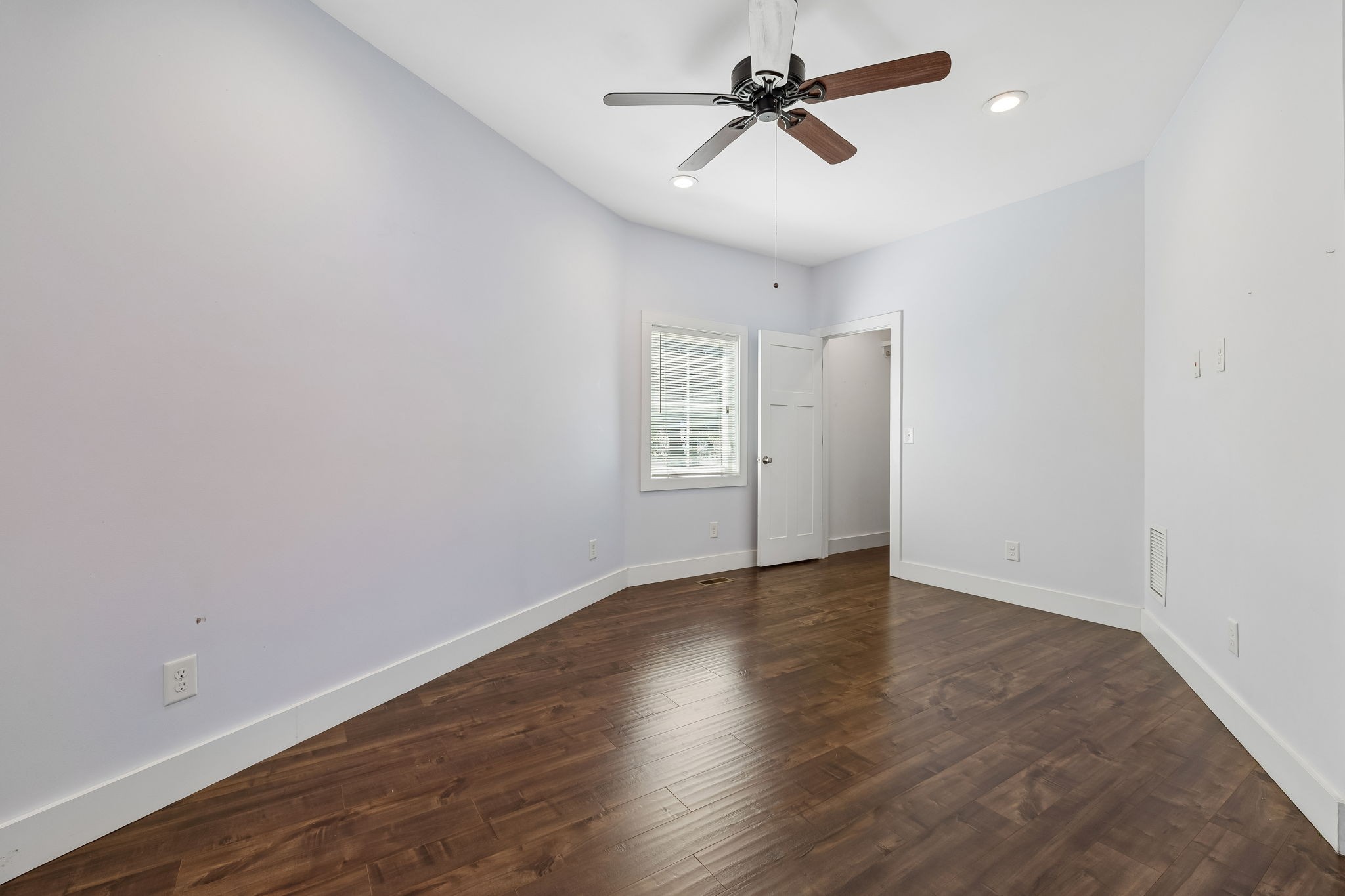 1209 Hawkins St Property Photo 27