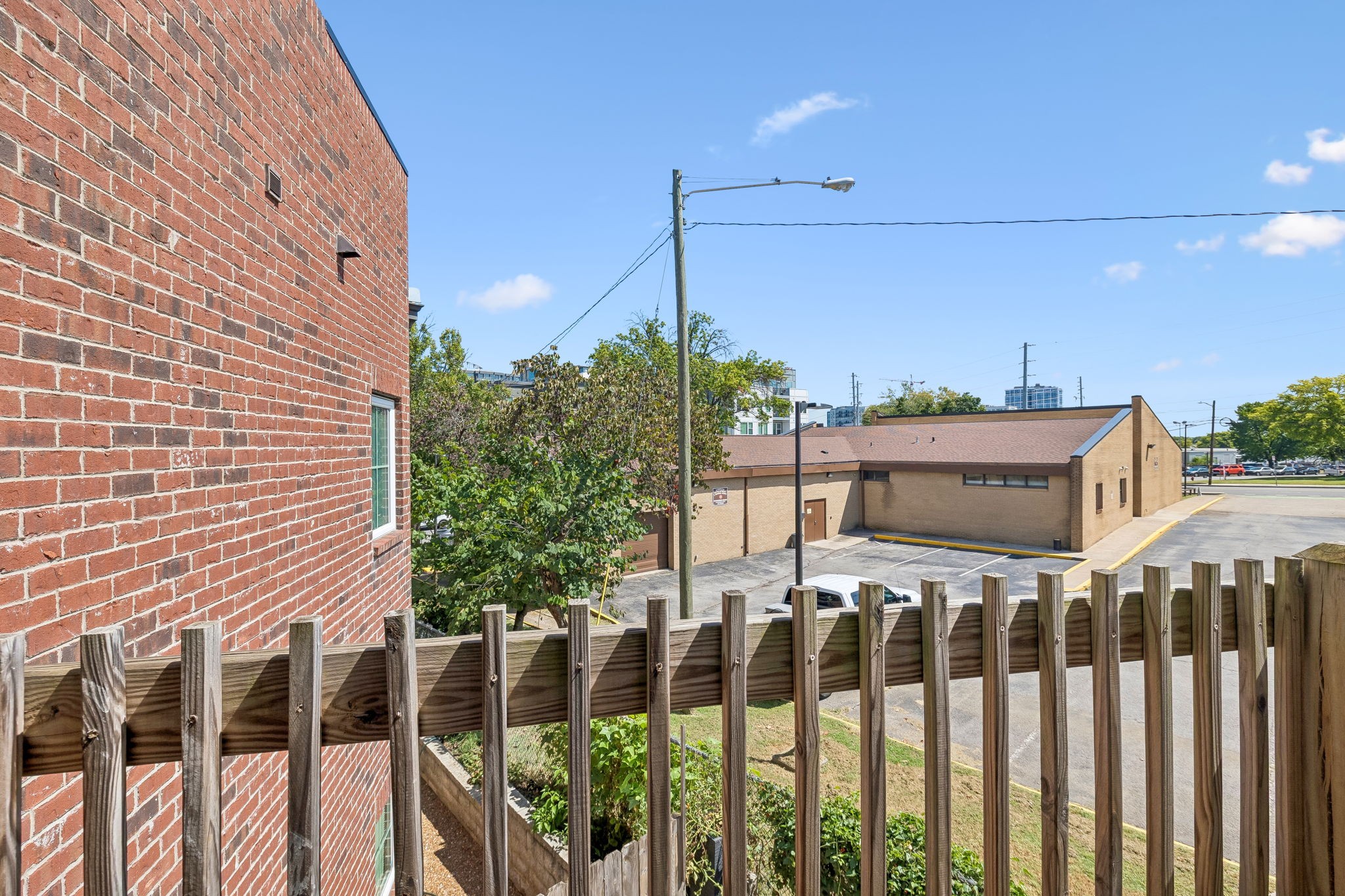 1209 Hawkins St Property Photo 28