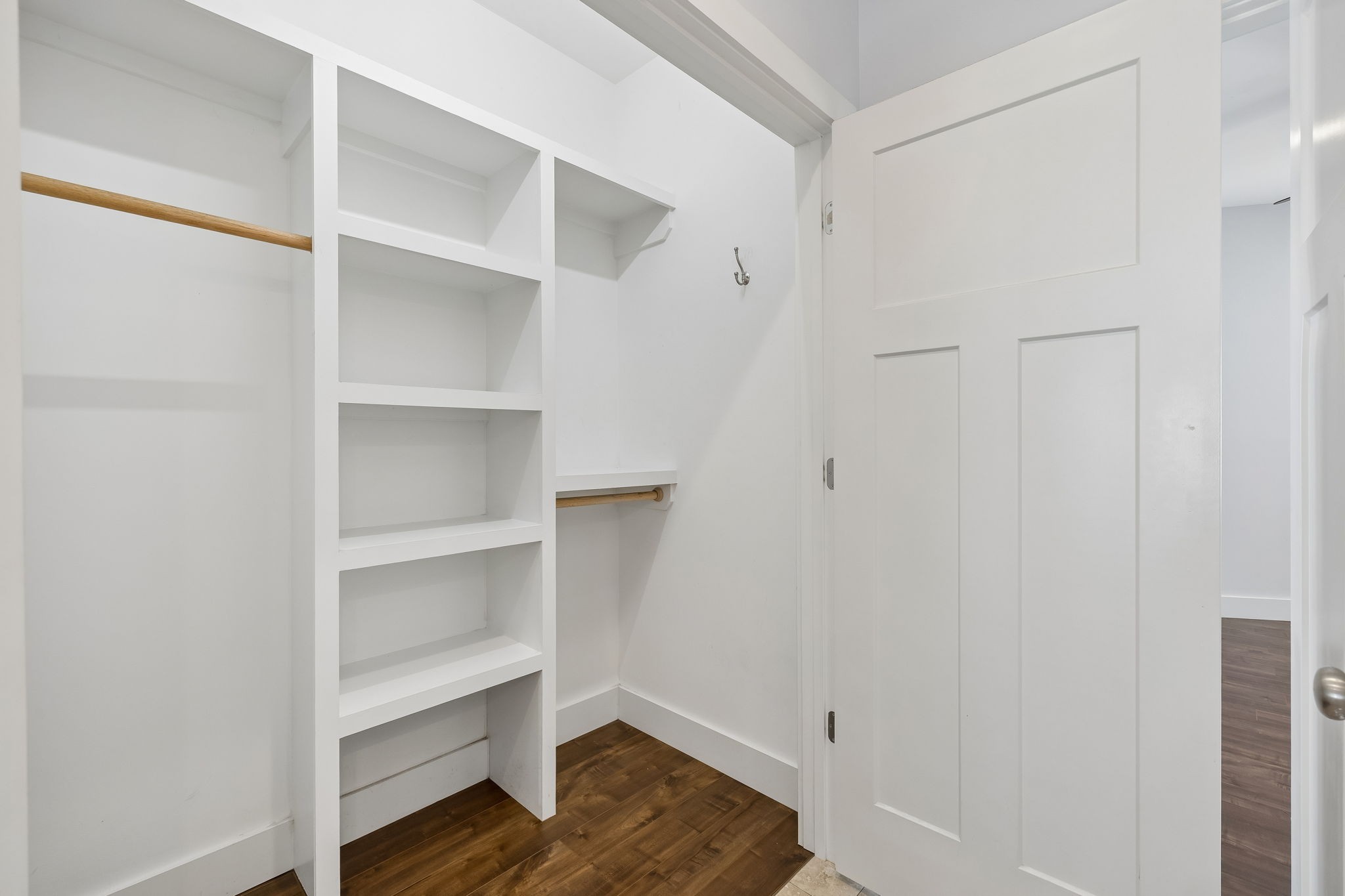 1209 Hawkins St Property Photo 31