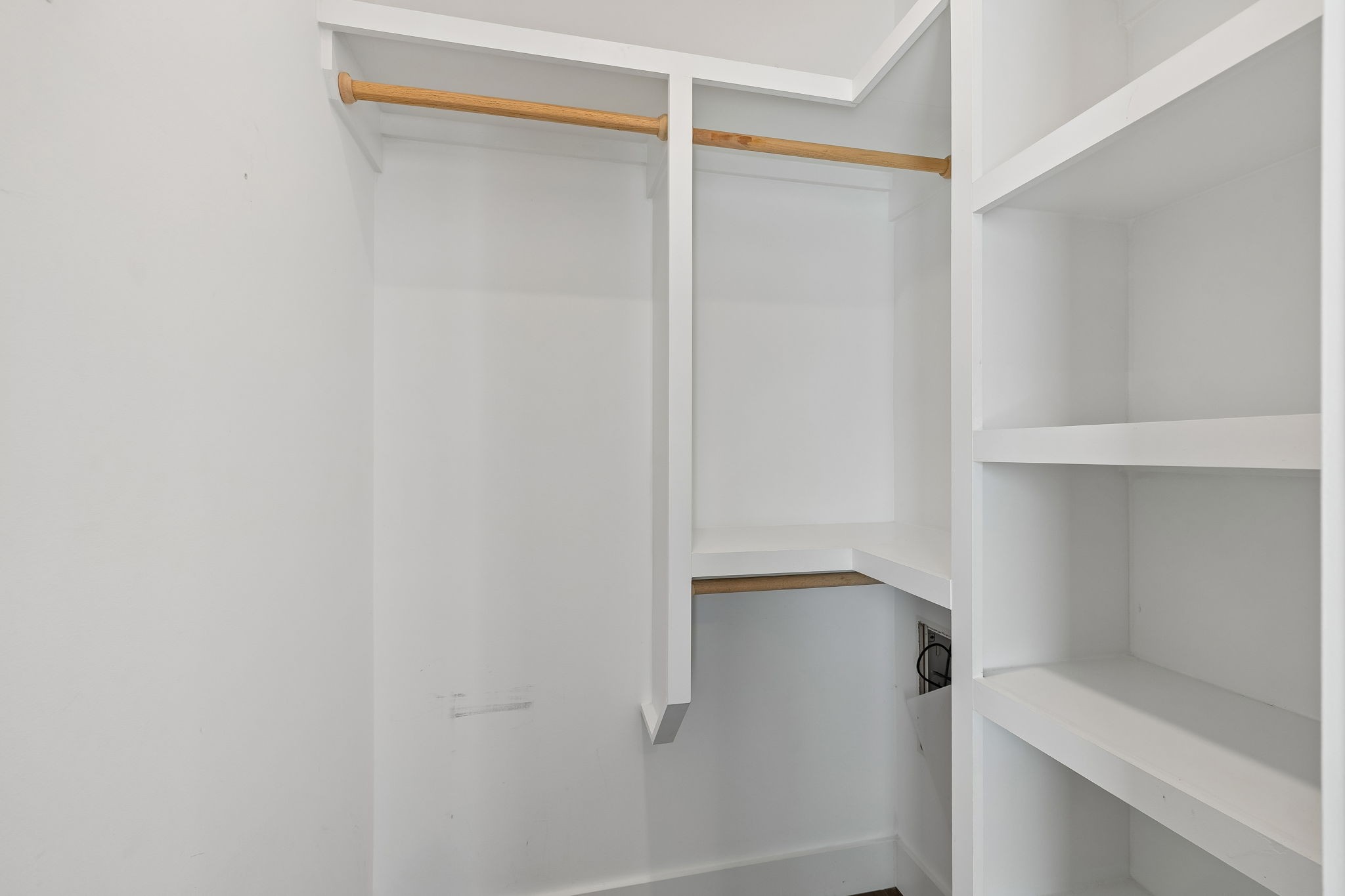 1209 Hawkins St Property Photo 32