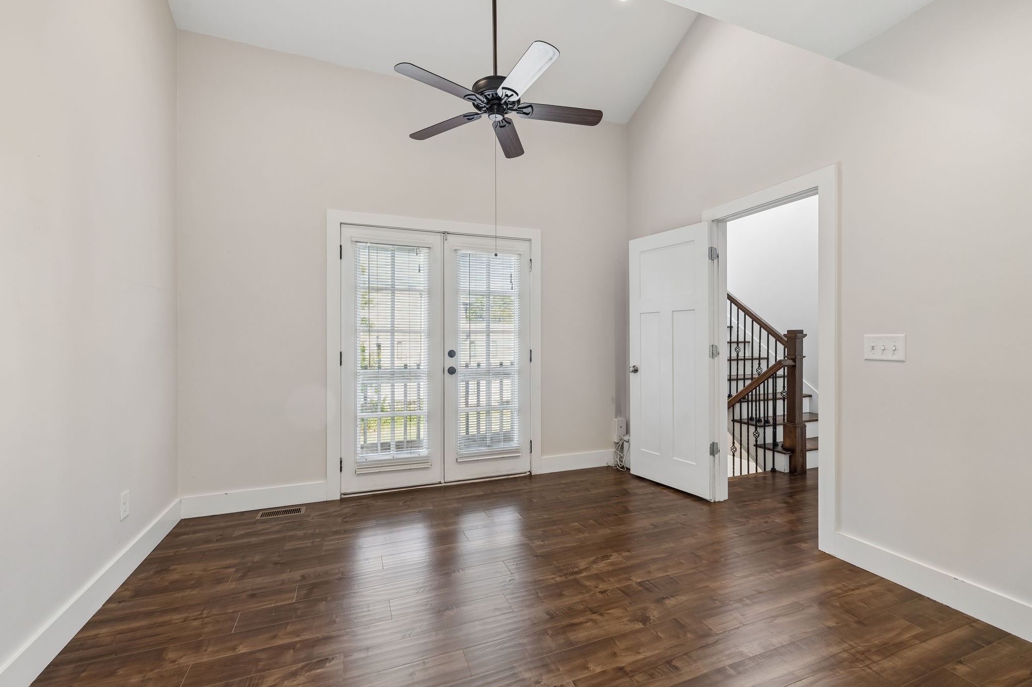 1209 Hawkins St Property Photo 36