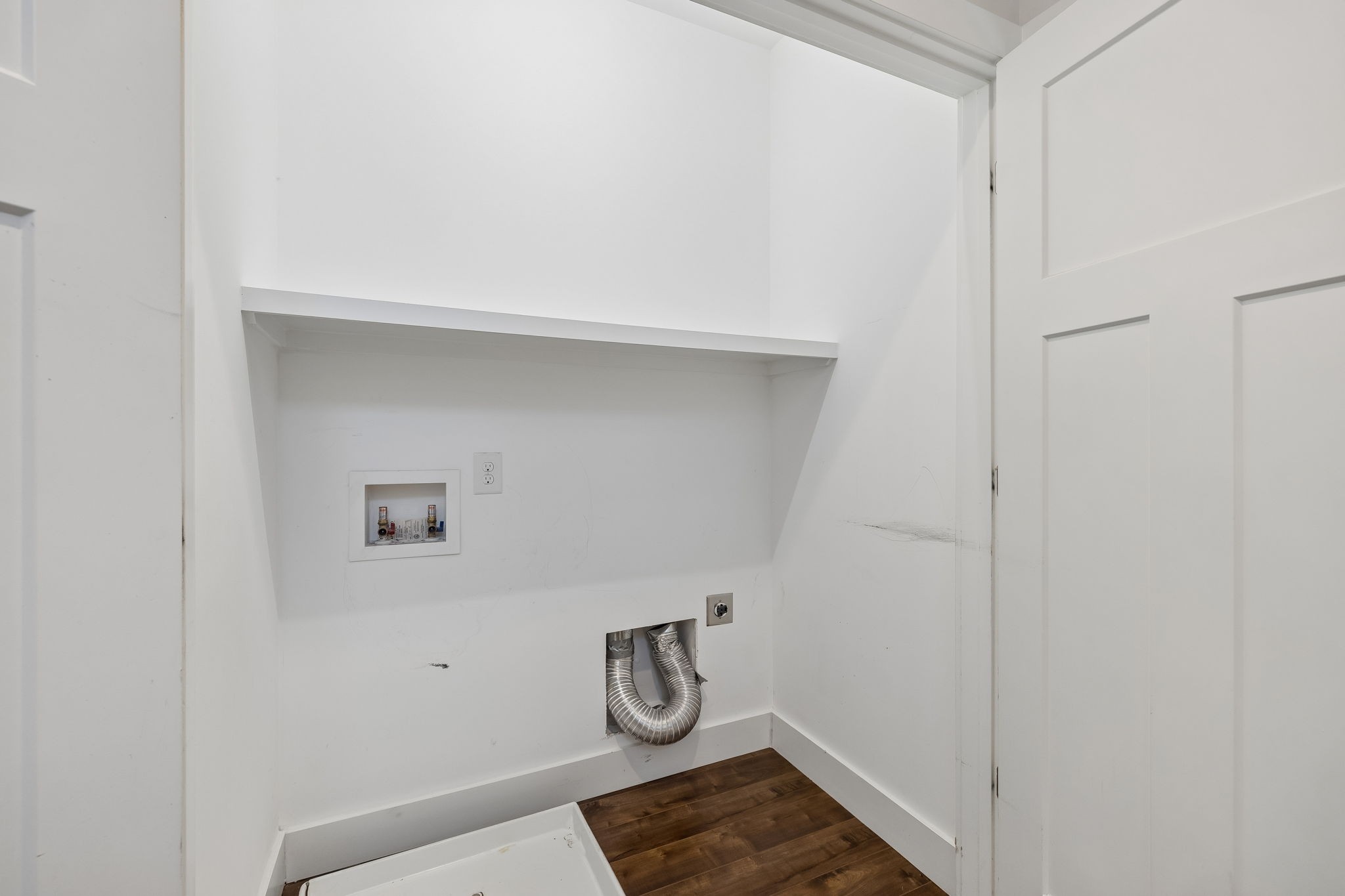 1209 Hawkins St Property Photo 42