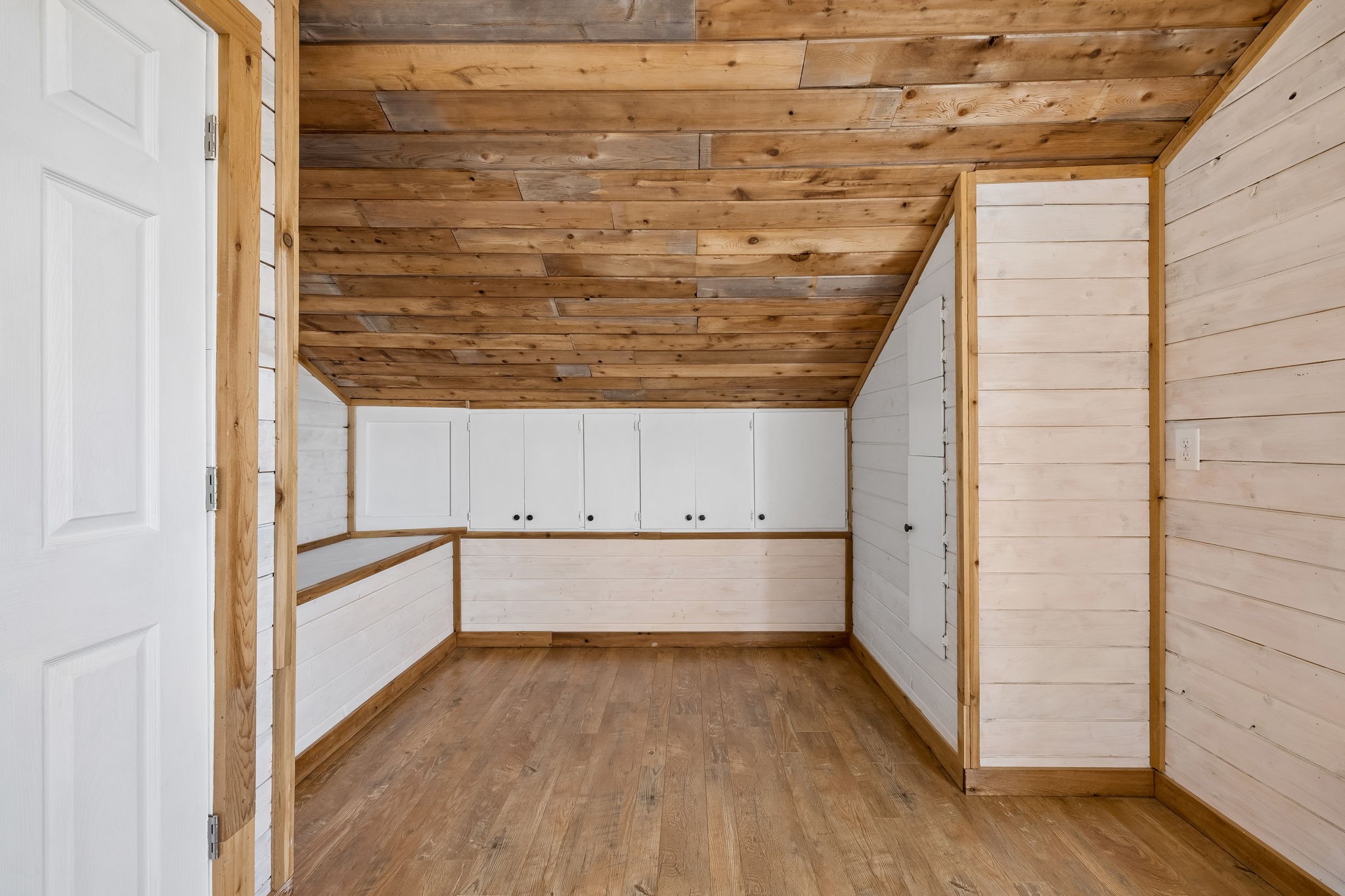 1209 Hawkins St Property Photo 49