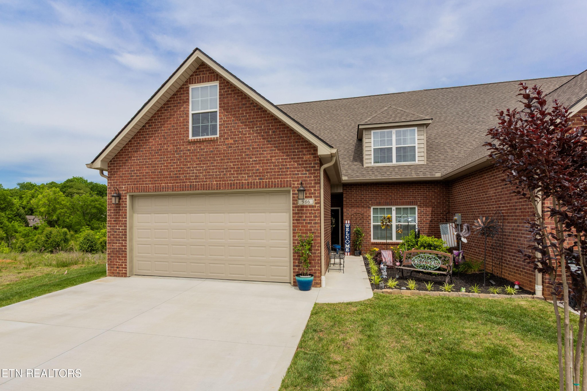 986 Meadow Walk Lane Property Photo 1