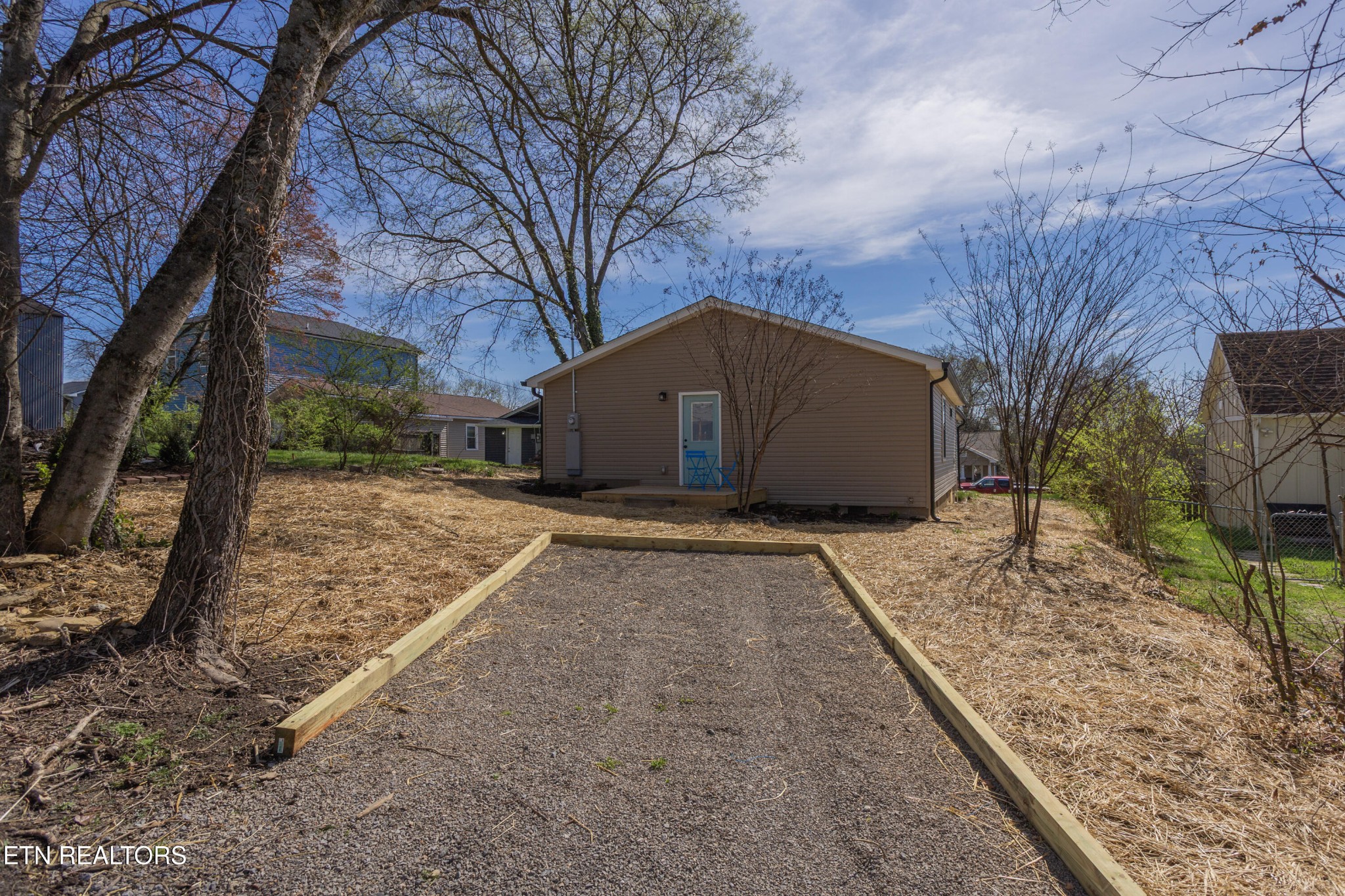 2317 E Glenwood Ave Property Photo 7