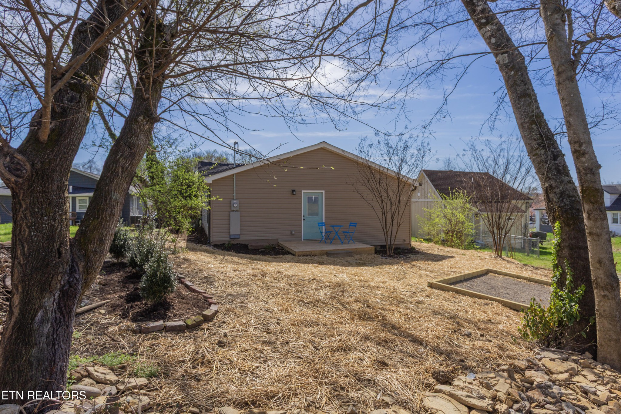 2317 E Glenwood Ave Property Photo 8