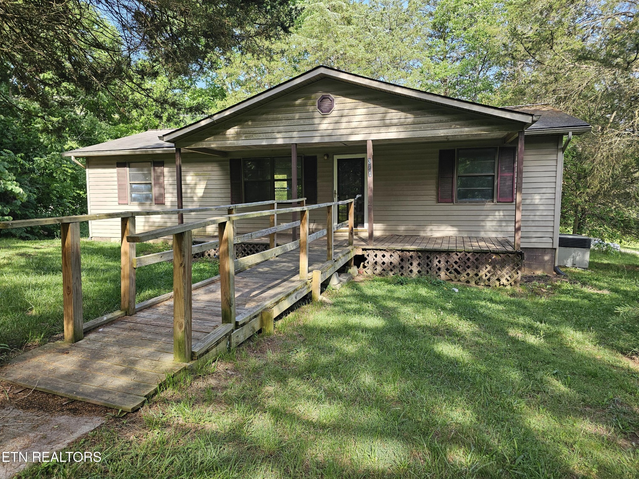 341 Warwick Lane
