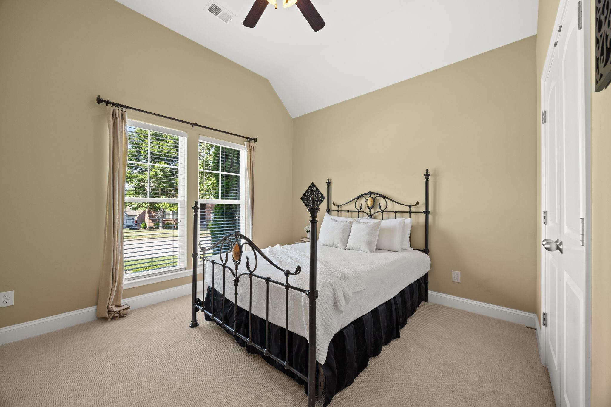 2626 Westerham Way Property Photo 9