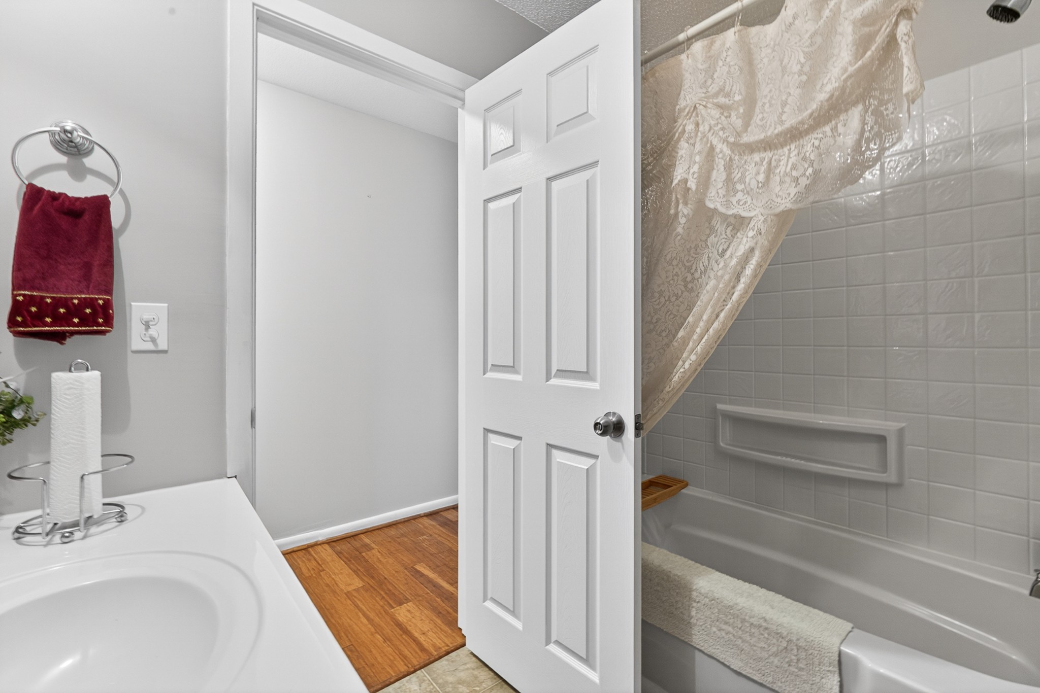 1031 Montcrest Dr Property Photo 32
