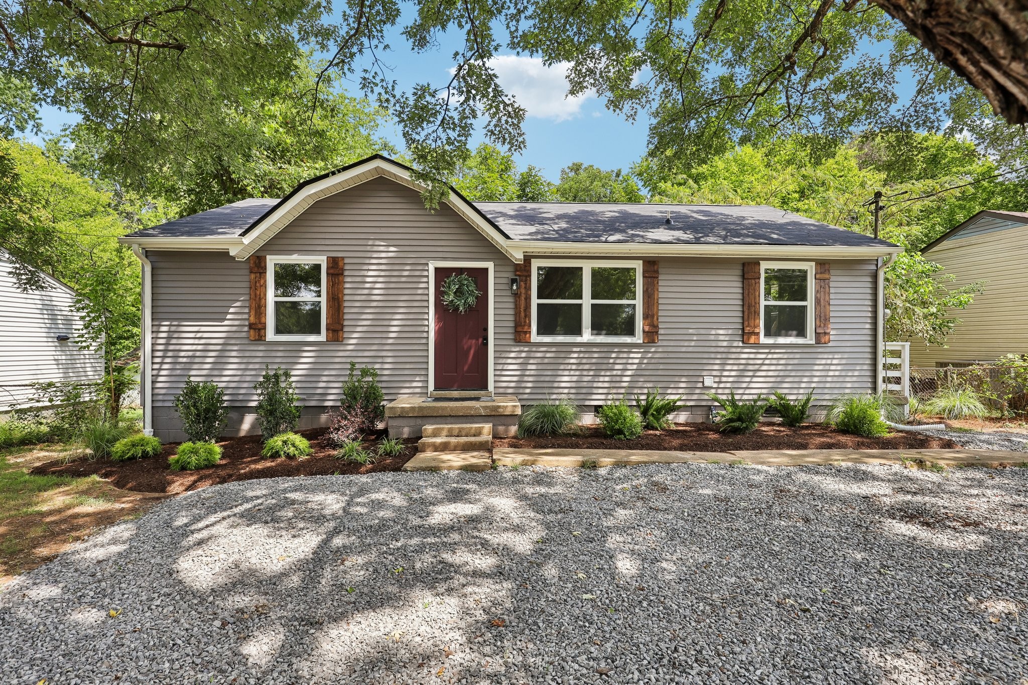 213 Creekside Dr Property Photo 1