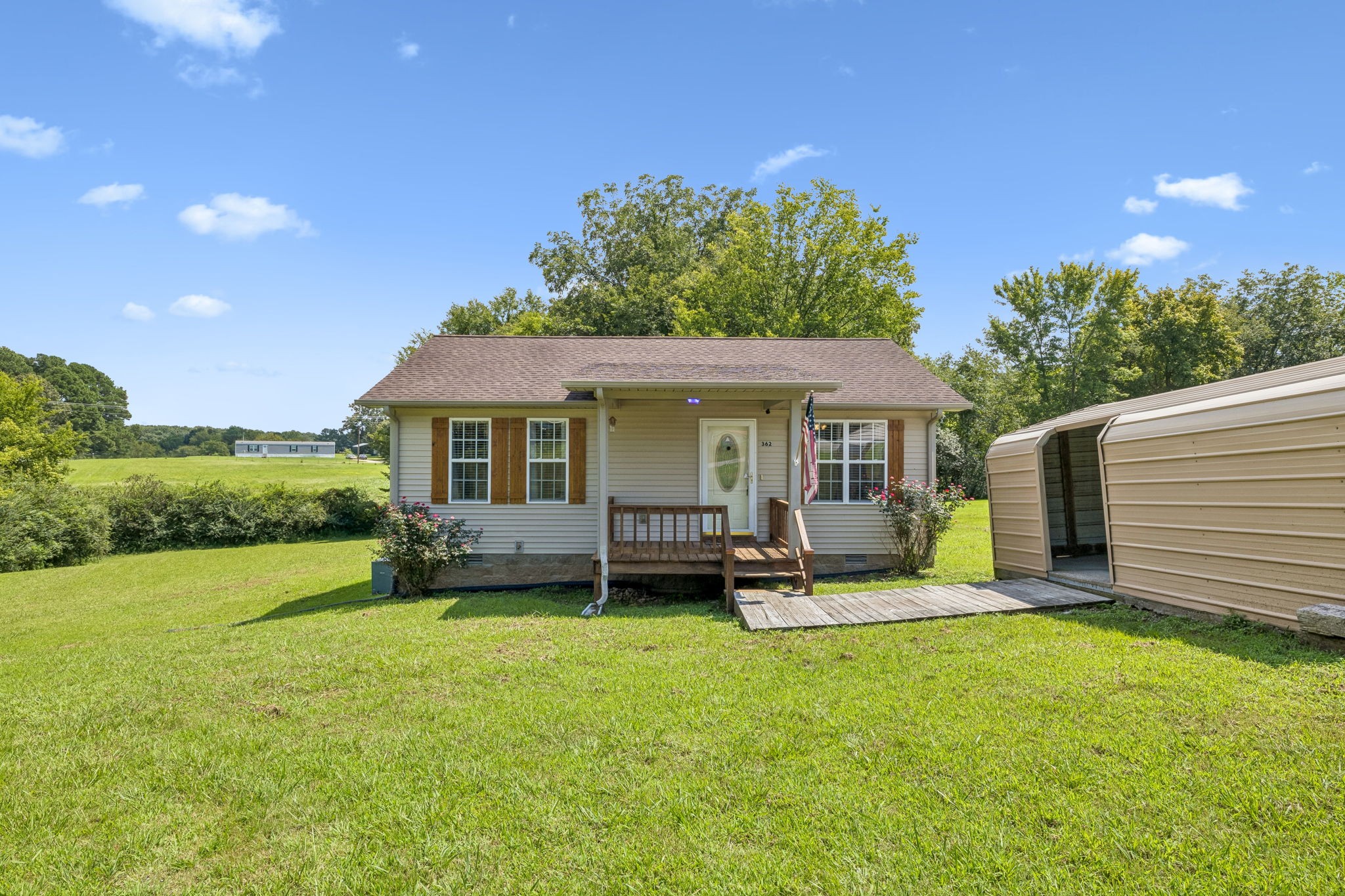 362 Oak St Property Photo 4