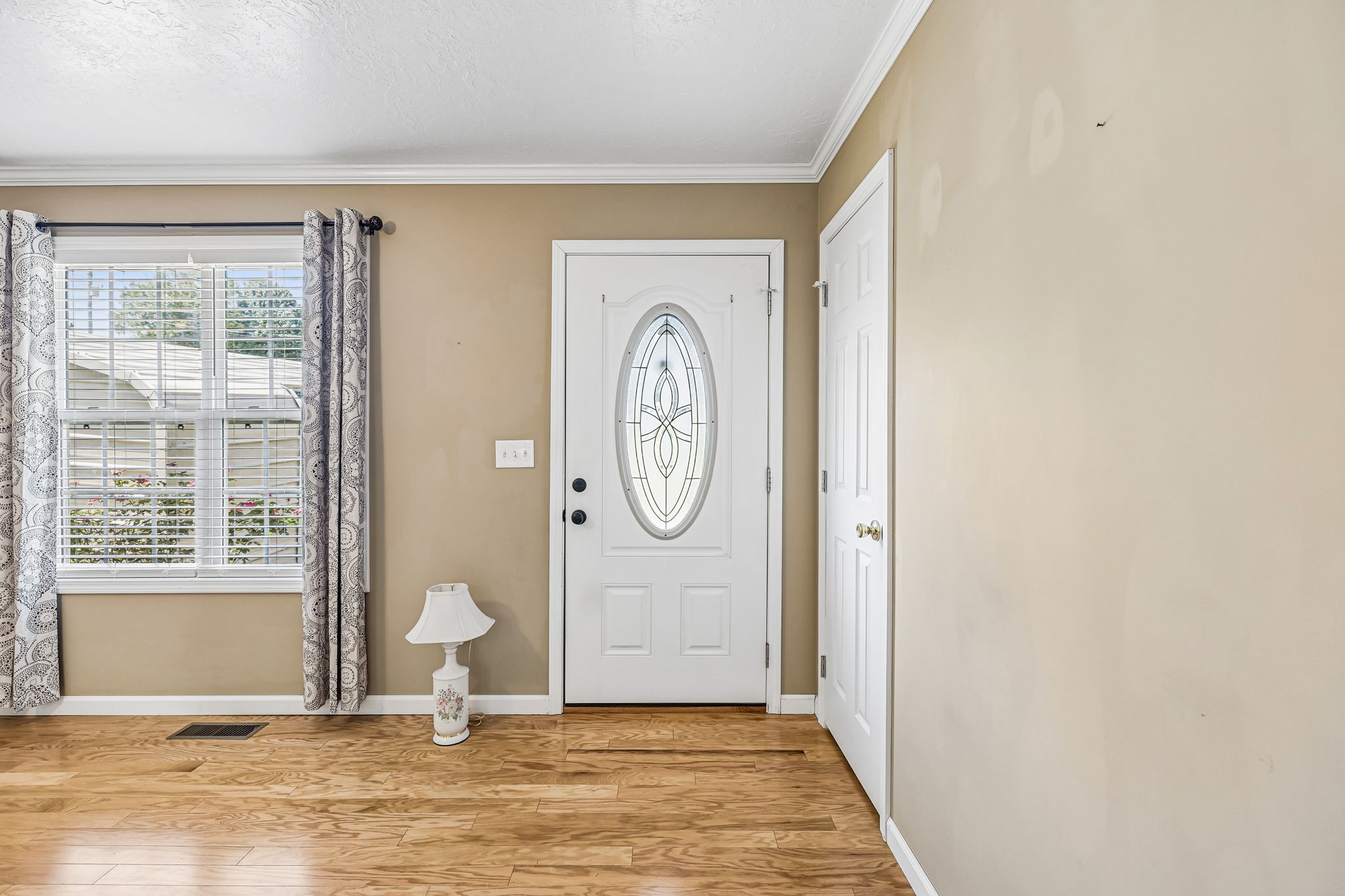 362 Oak St Property Photo 10