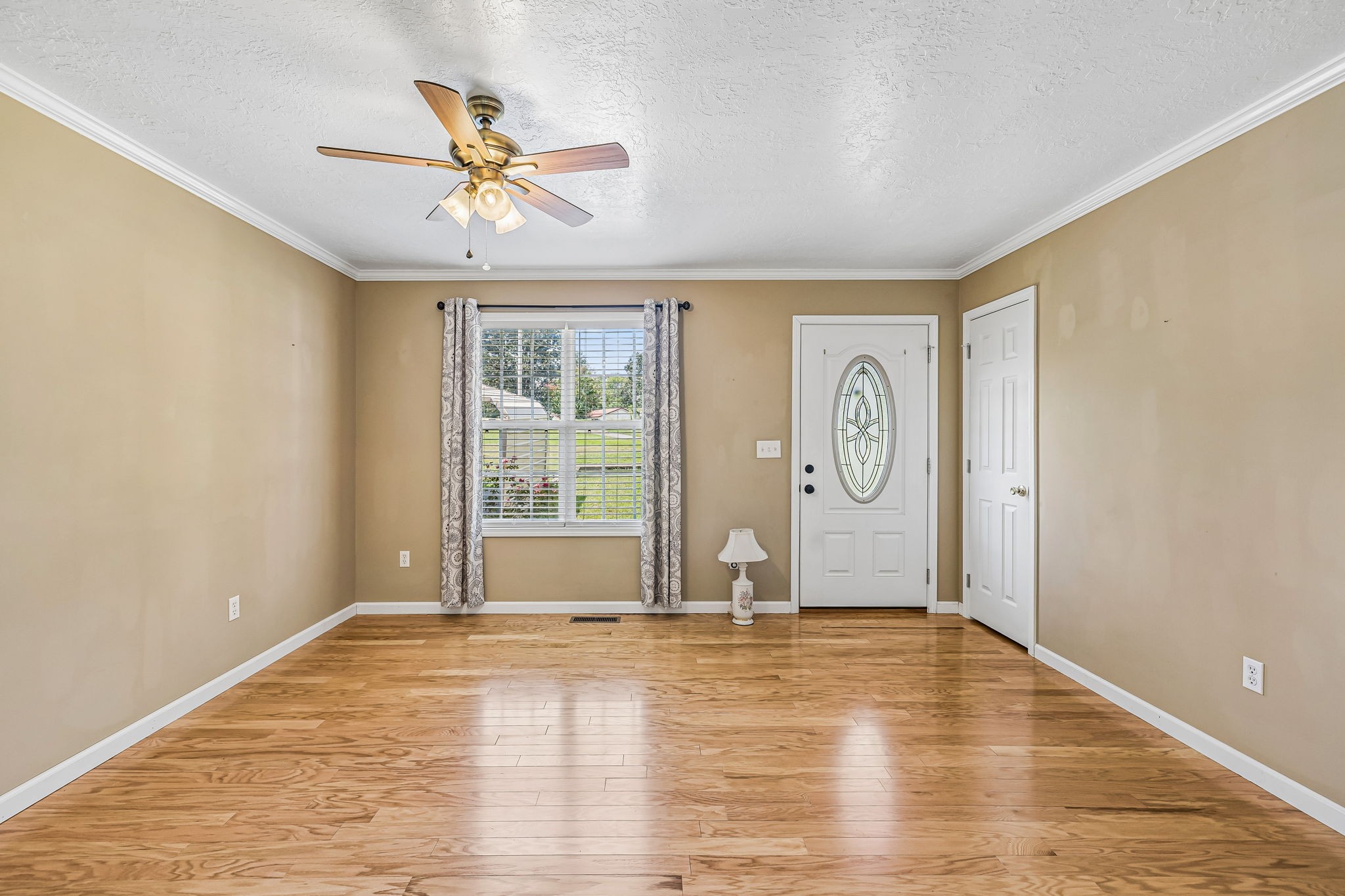 362 Oak St Property Photo 12