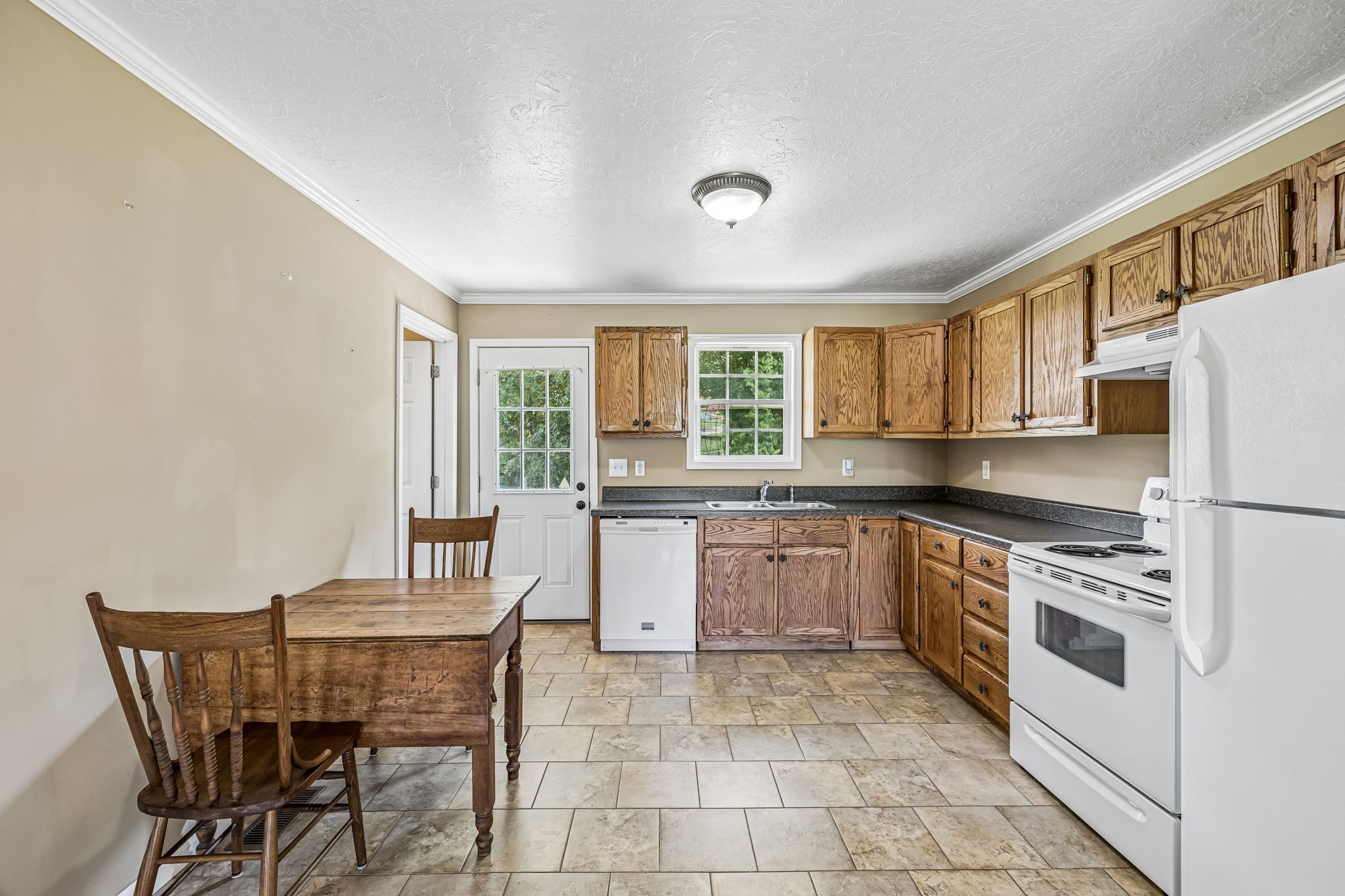 362 Oak St Property Photo 14