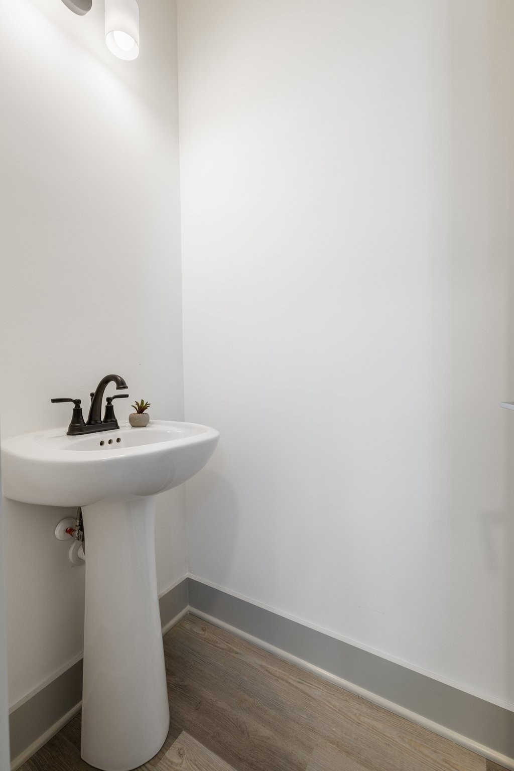 907 Harper Lndg Property Photo 13