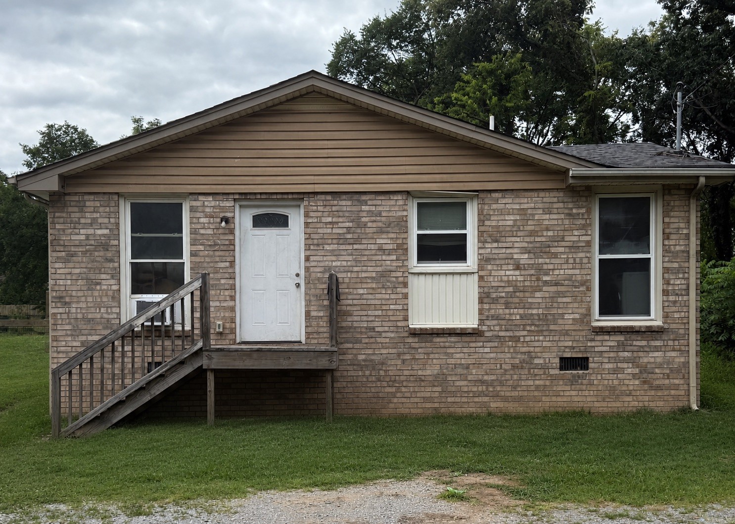 124 Myatt Dr Property Photo 1