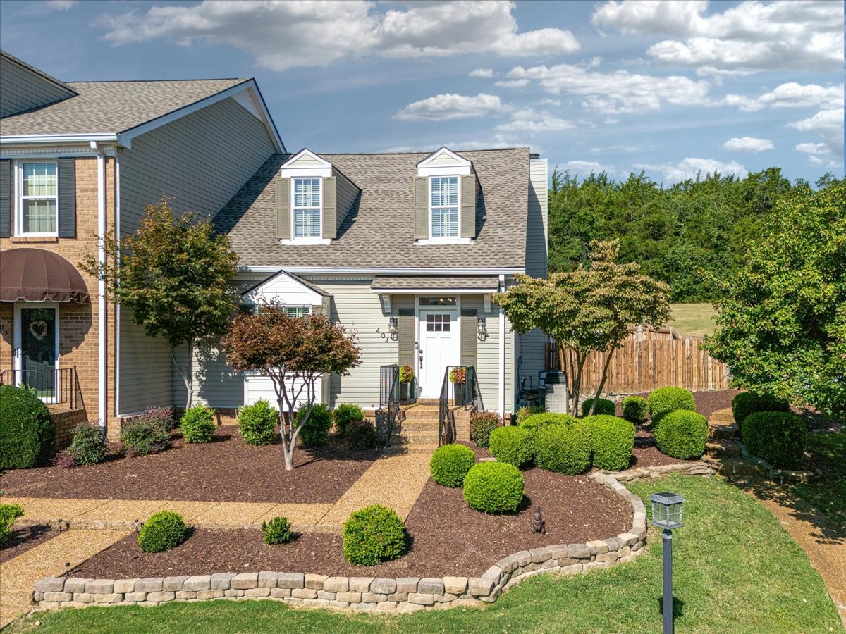 404 Foxborough Sq, W Property Photo 1