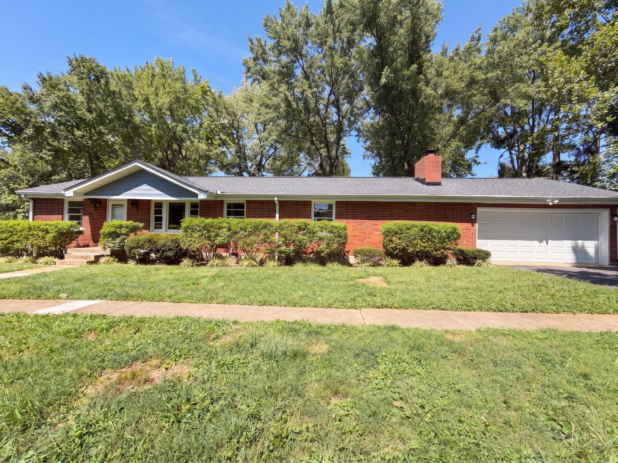 220 Haywood Ln Property Photo 1