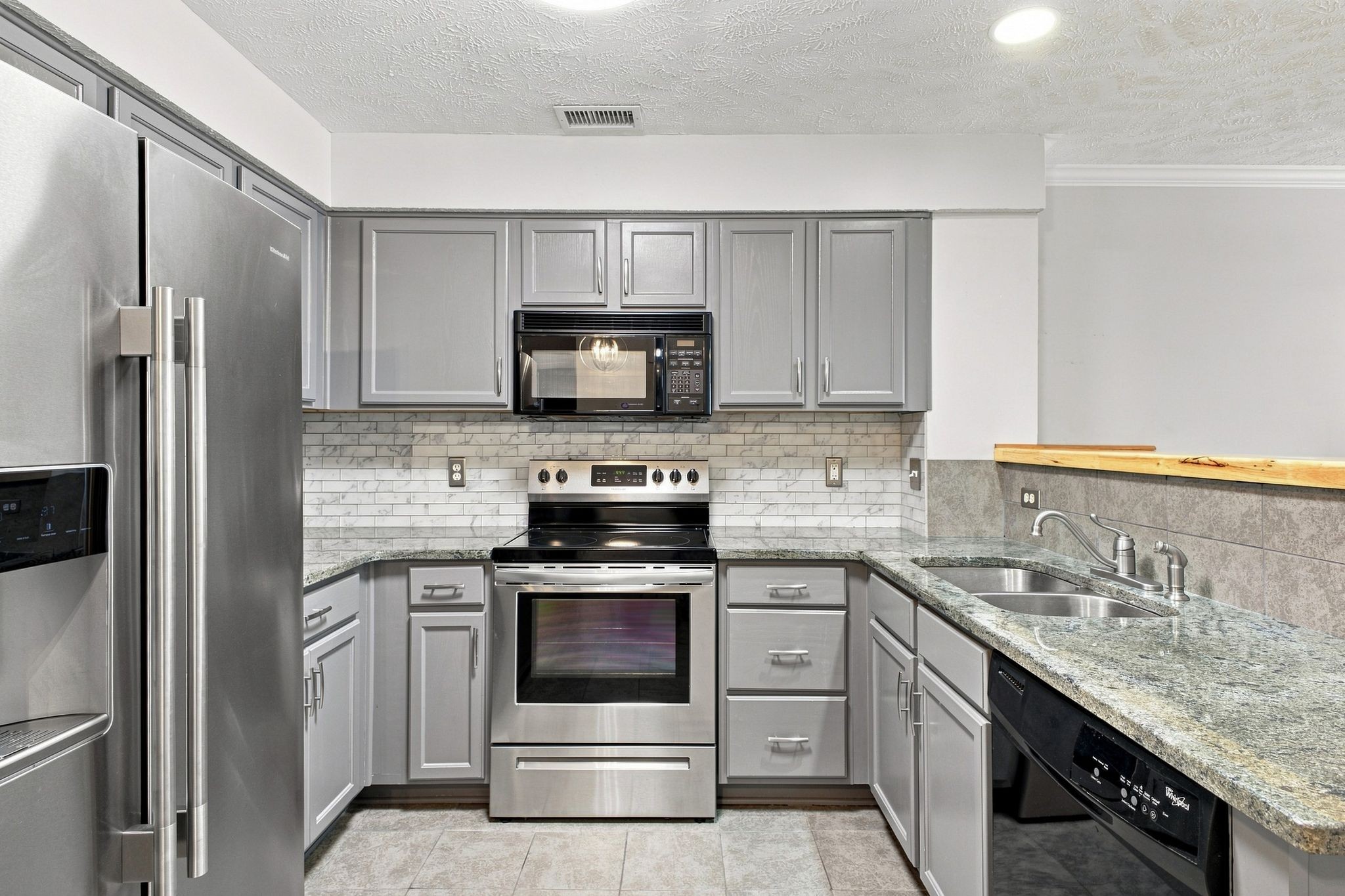 402 Bembridge Ln Property Photo 13