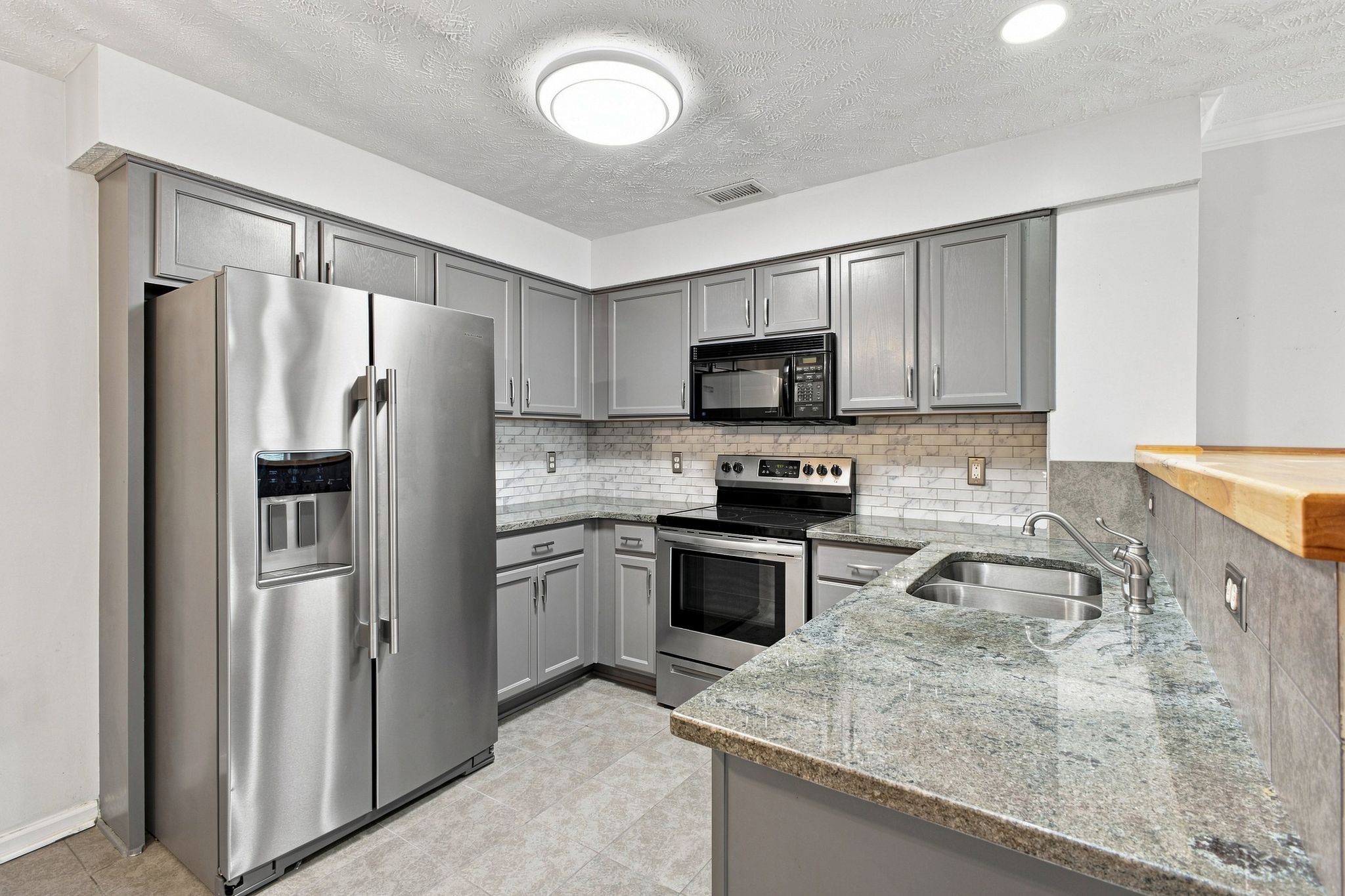 402 Bembridge Ln Property Photo 16
