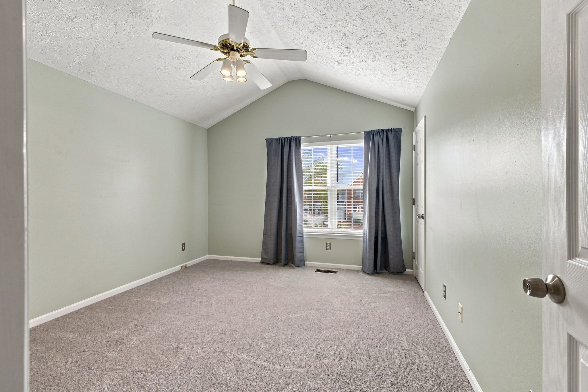 402 Bembridge Ln Property Photo 19