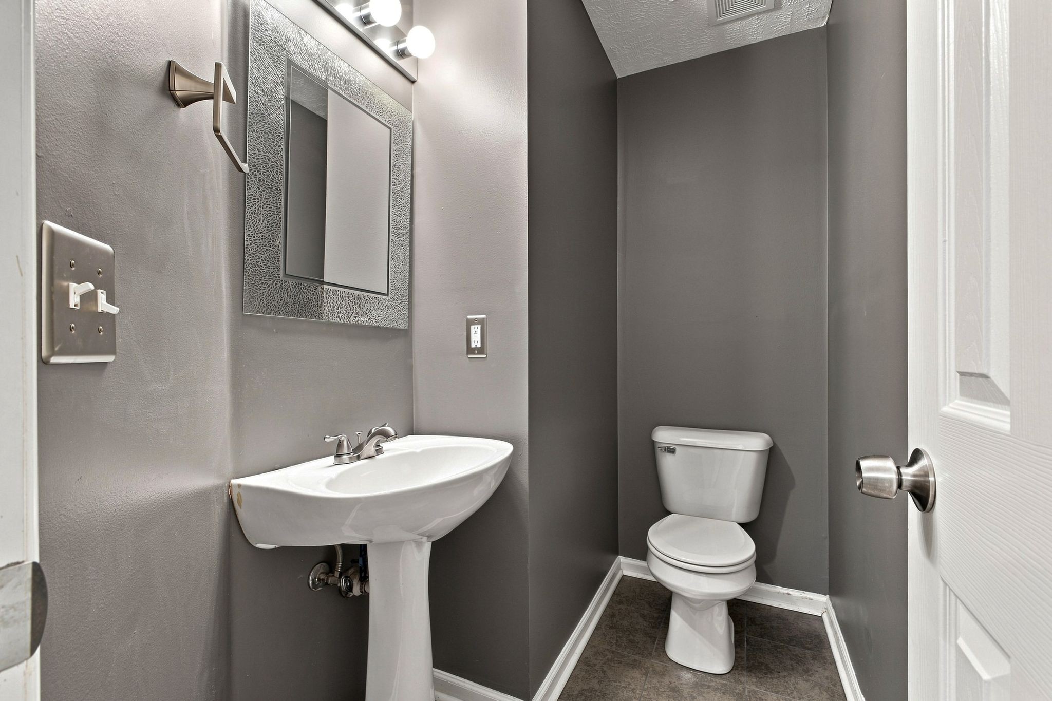 402 Bembridge Ln Property Photo 20