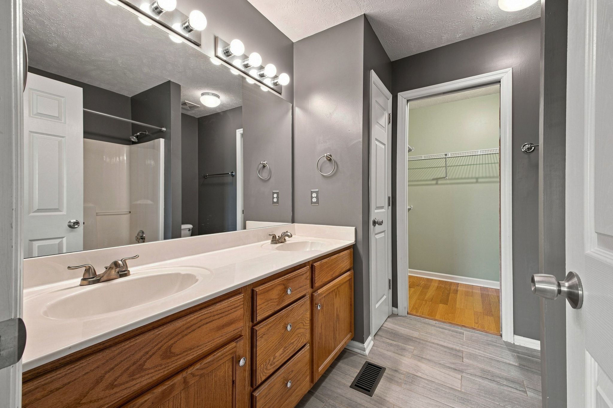 402 Bembridge Ln Property Photo 21