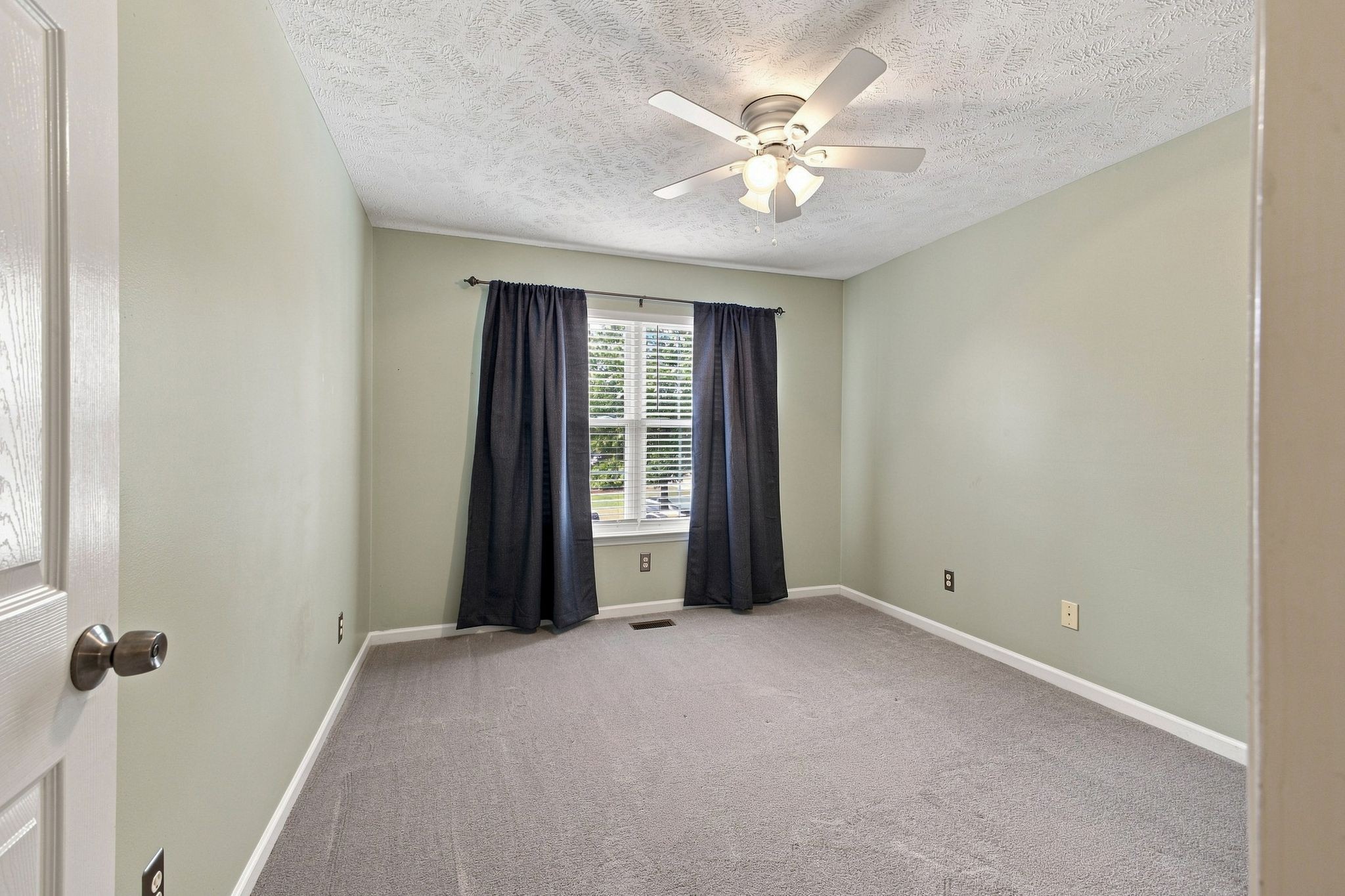 402 Bembridge Ln Property Photo 28