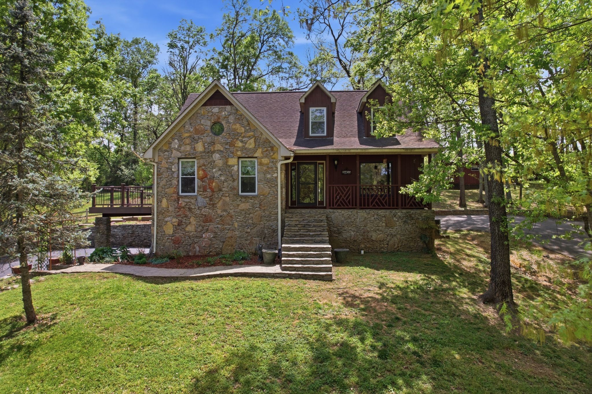 2105 Alpine Dr Property Photo 1