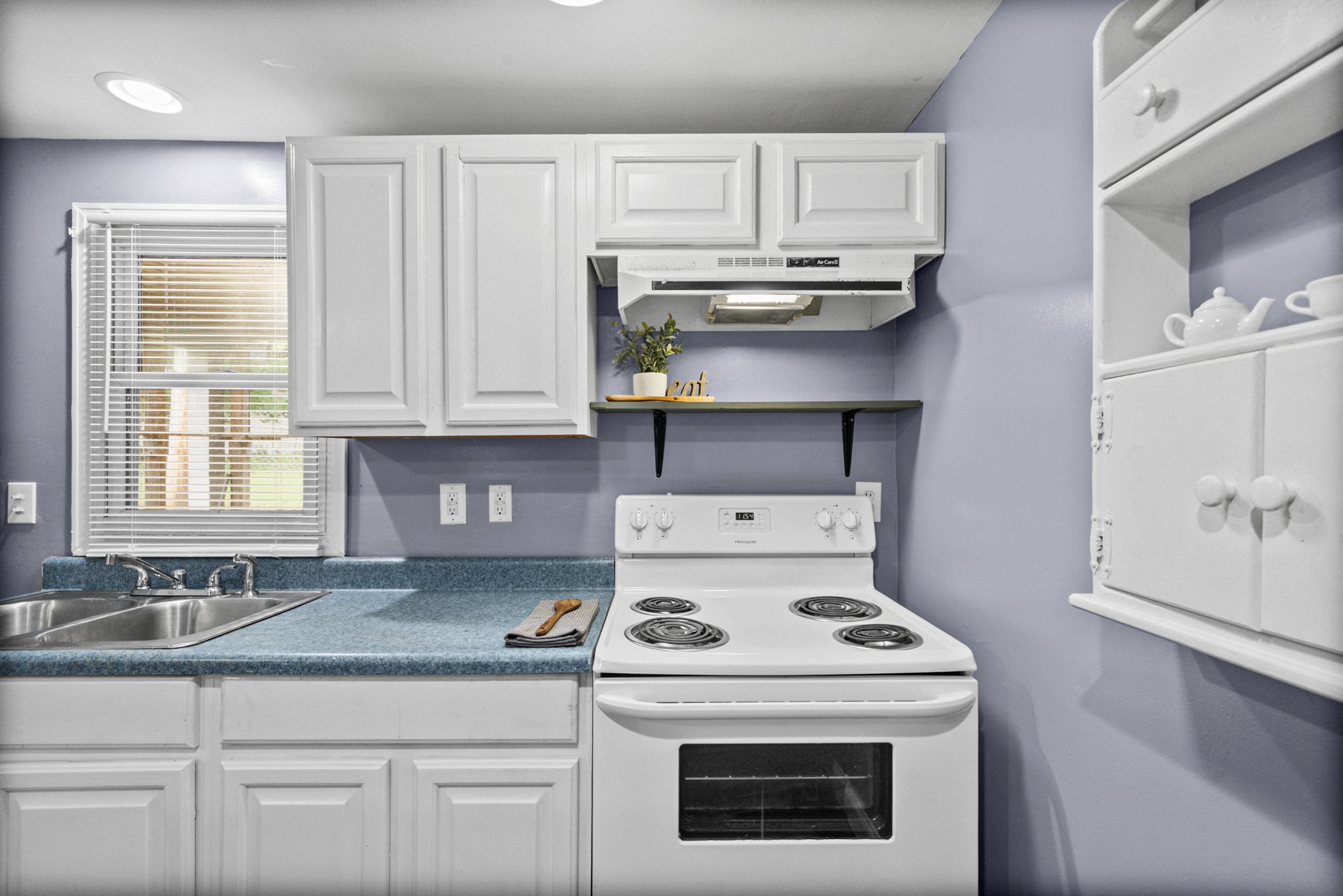 900 Oak Ln Property Photo 12