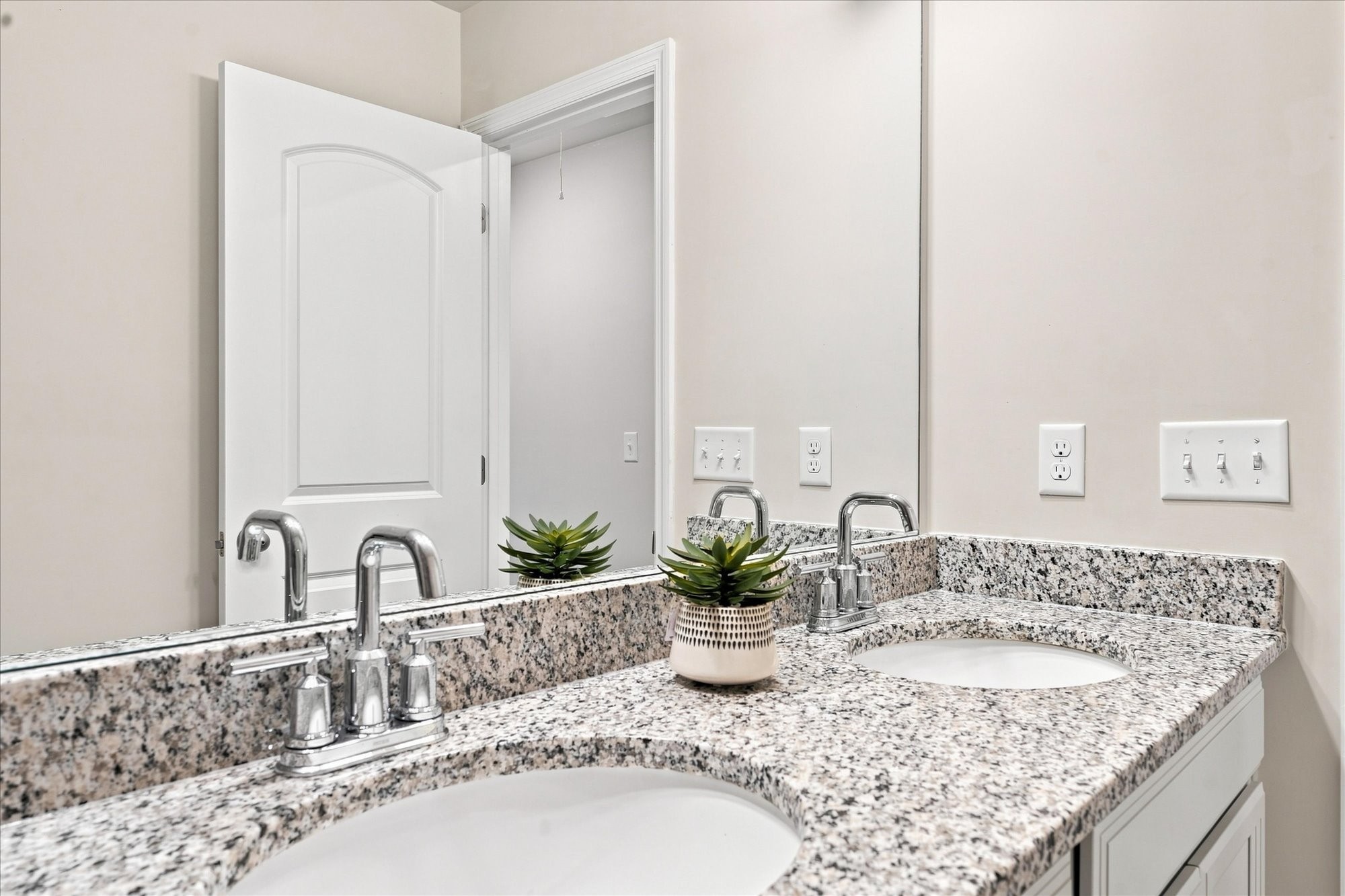 214 Netherlands Blvd Property Photo 30