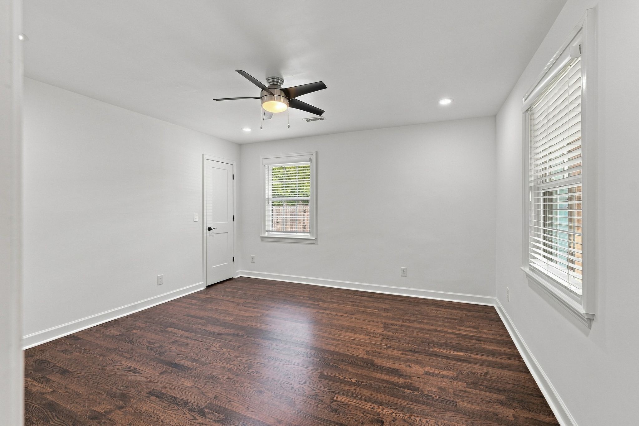 2907 Eastland Ave Property Photo 15
