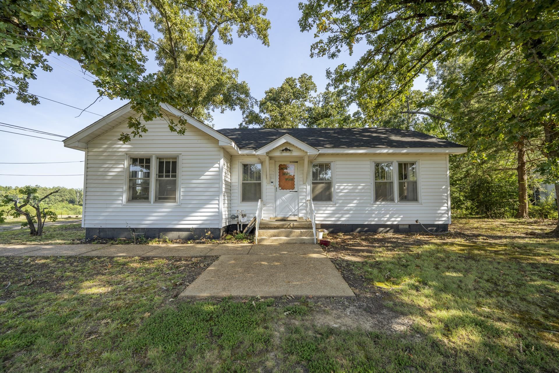 340 Oak St Property Photo 1
