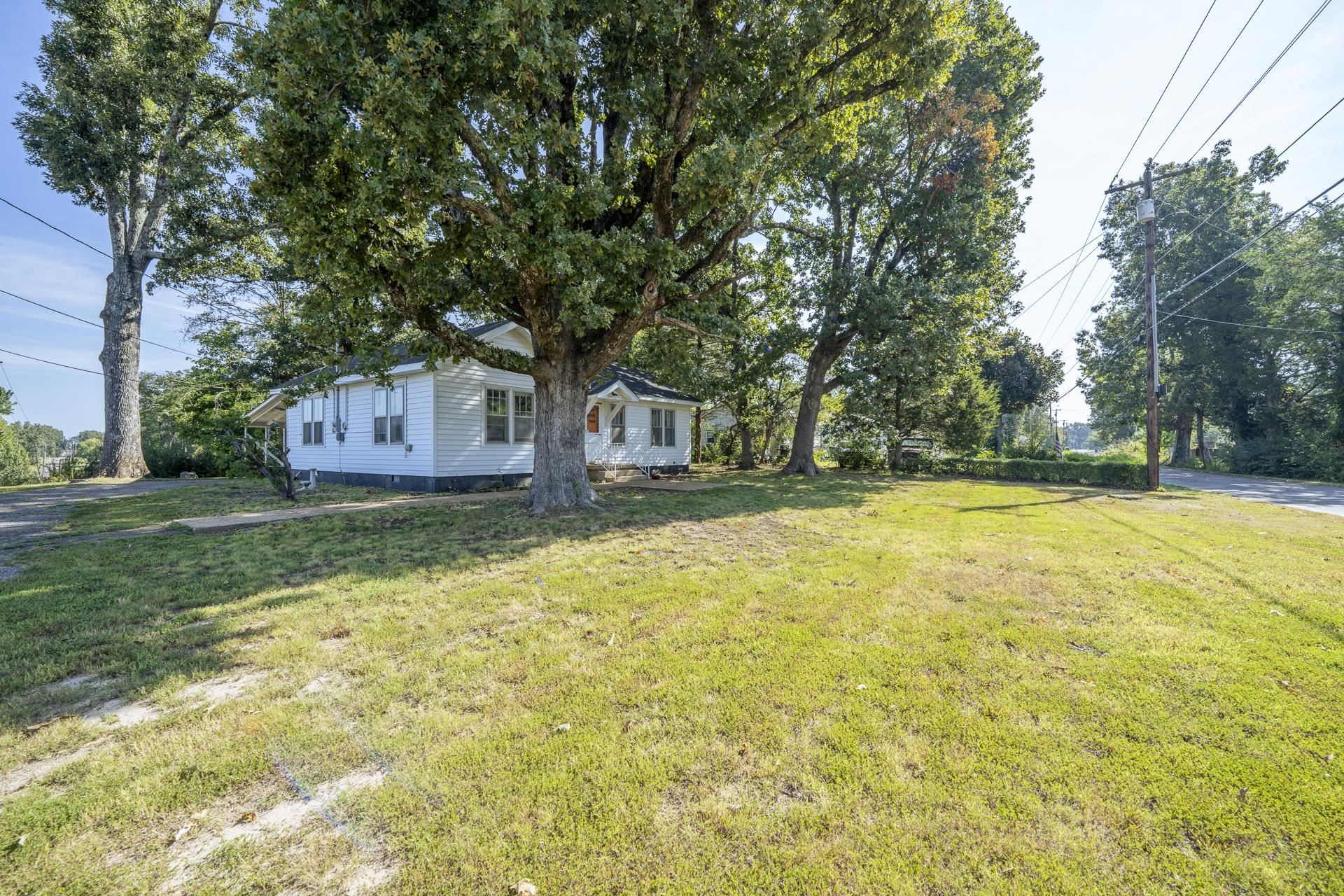 340 Oak St Property Photo 3