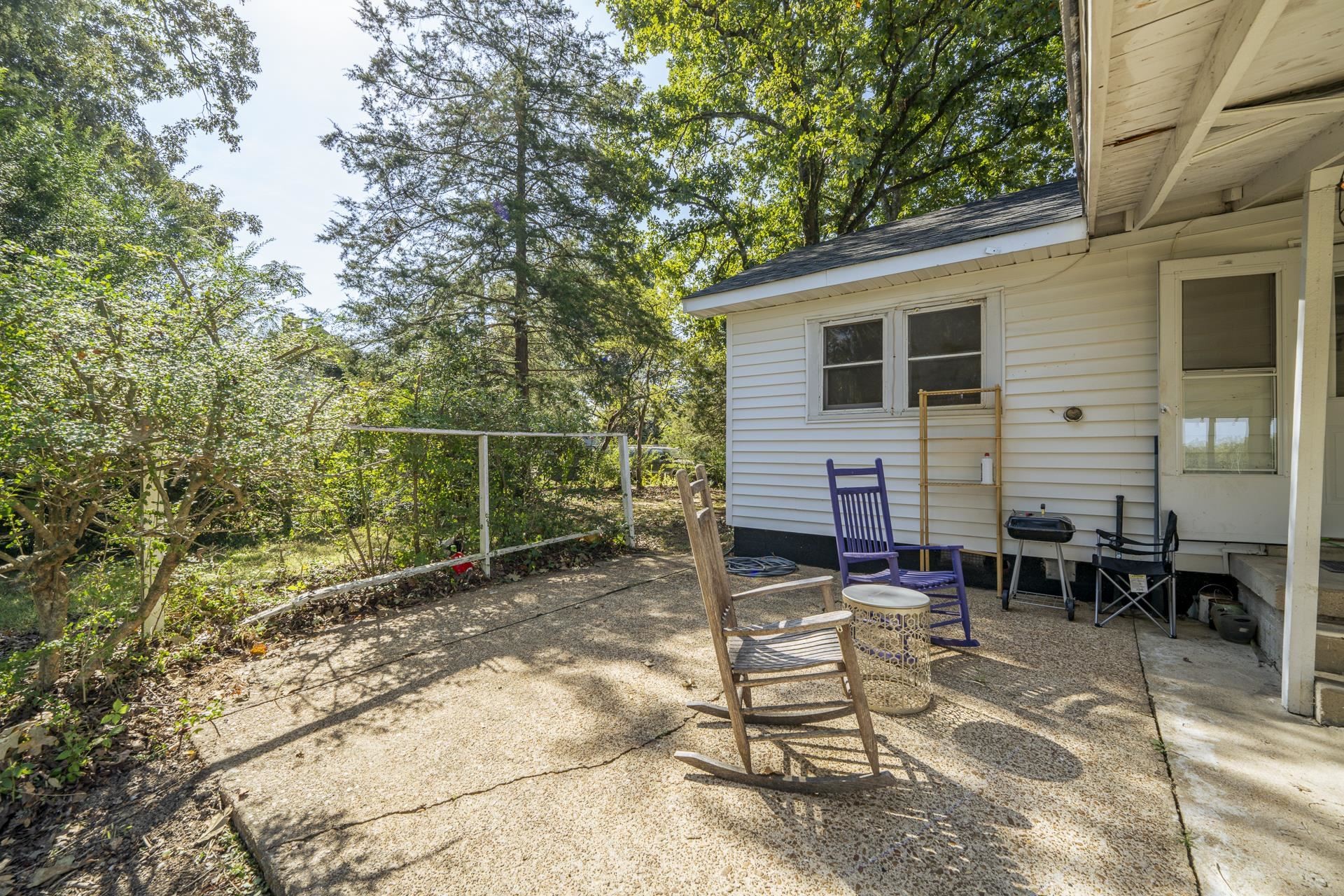 340 Oak St Property Photo 5