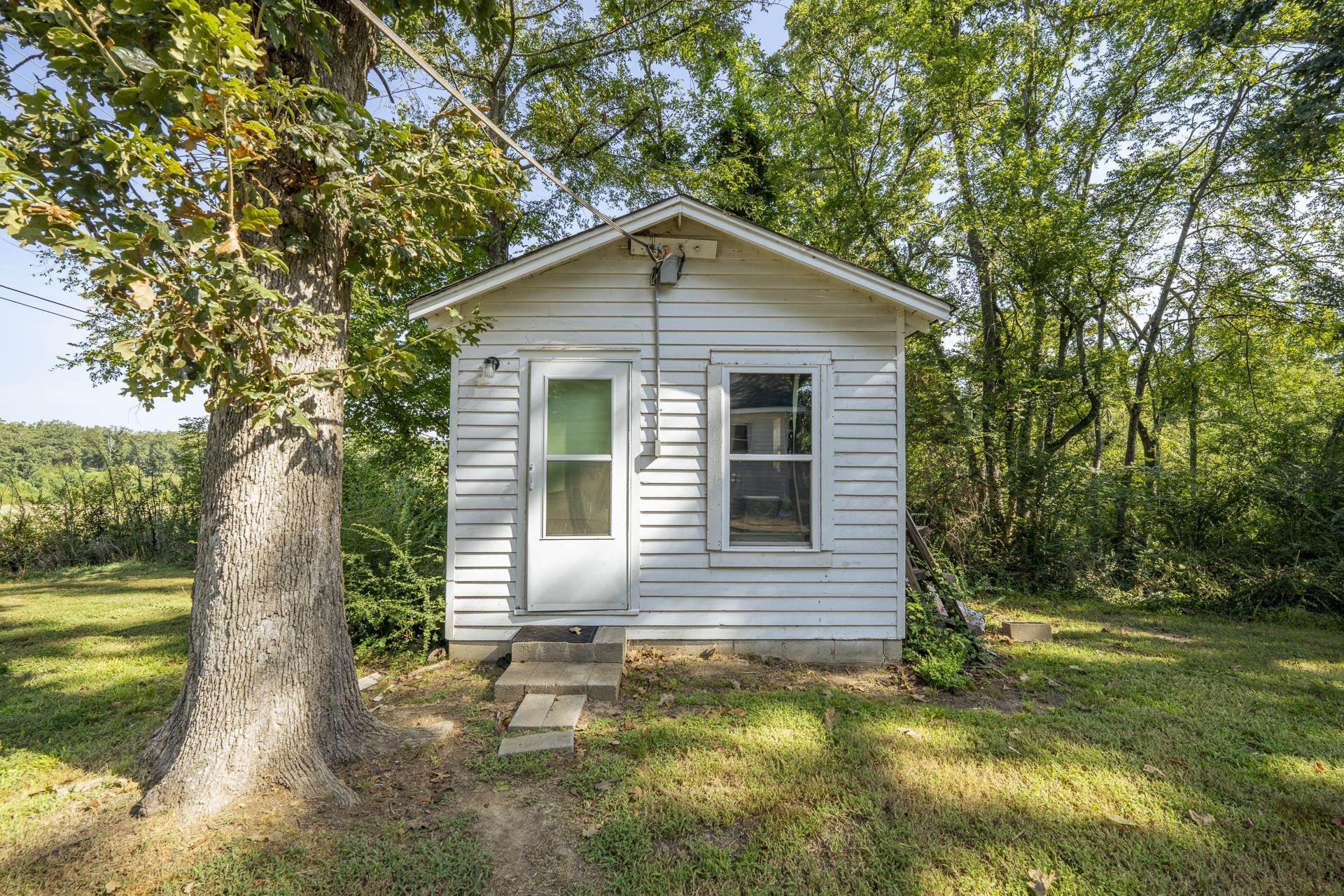340 Oak St Property Photo 6