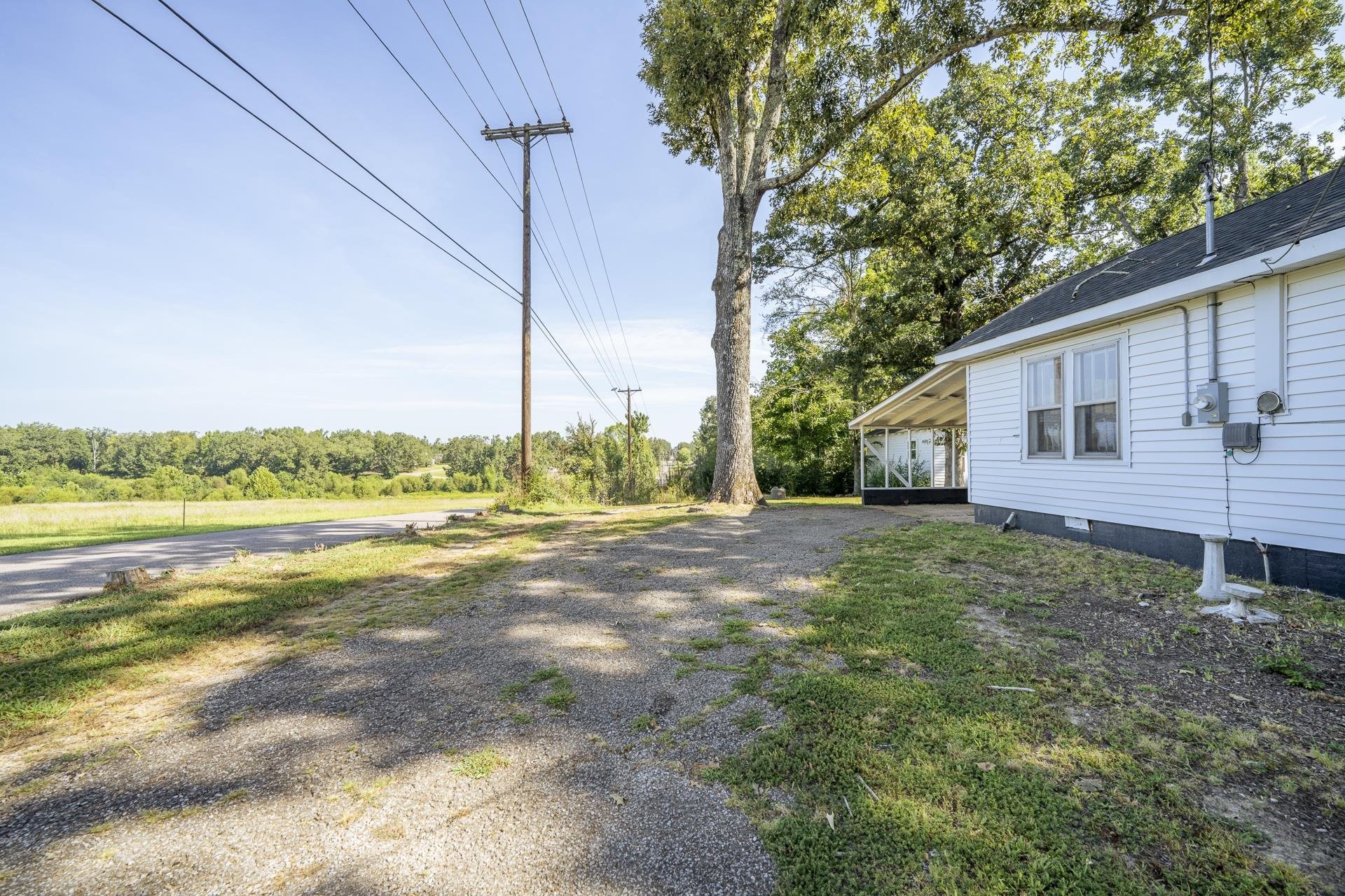 340 Oak St Property Photo 8