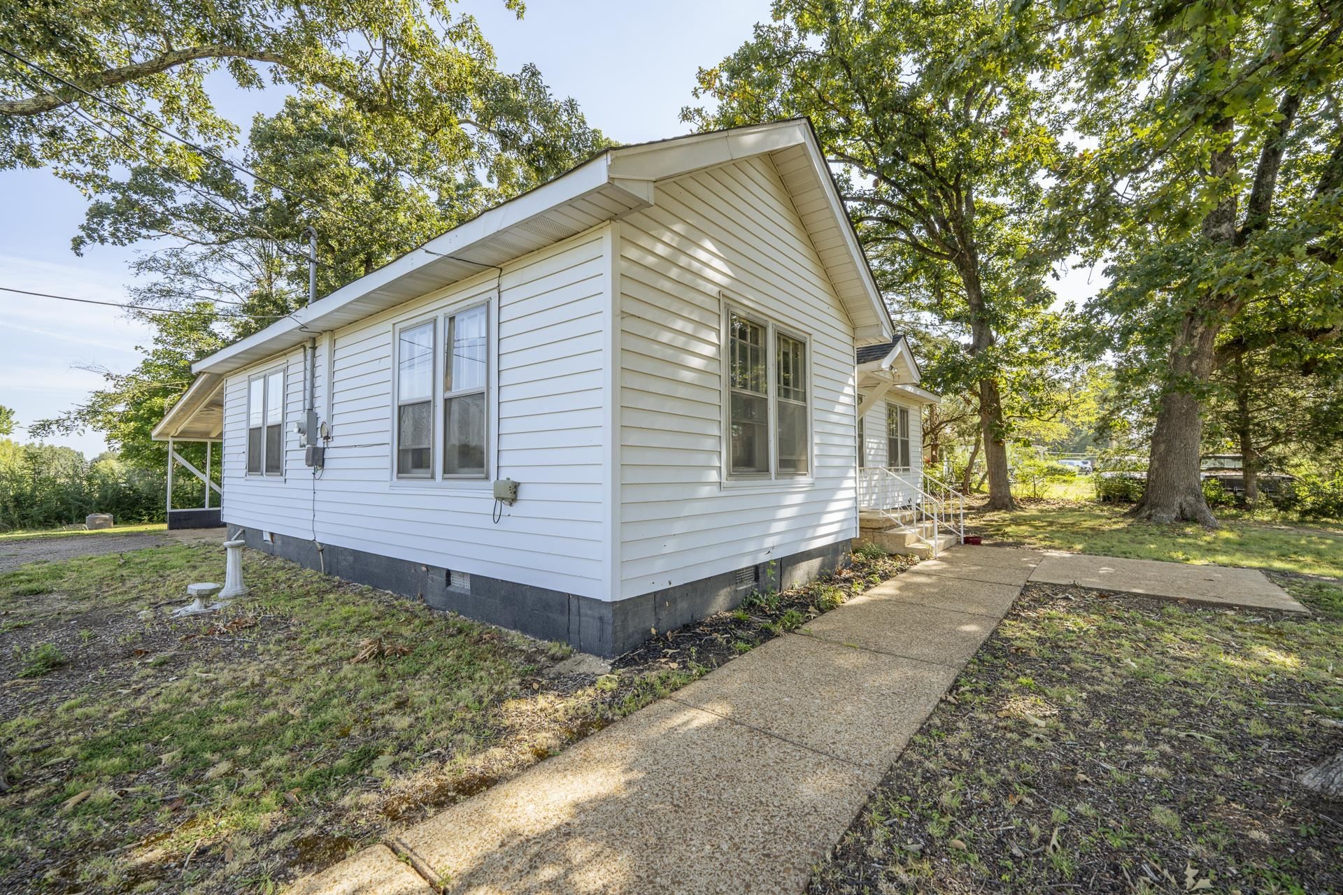 340 Oak St Property Photo 9