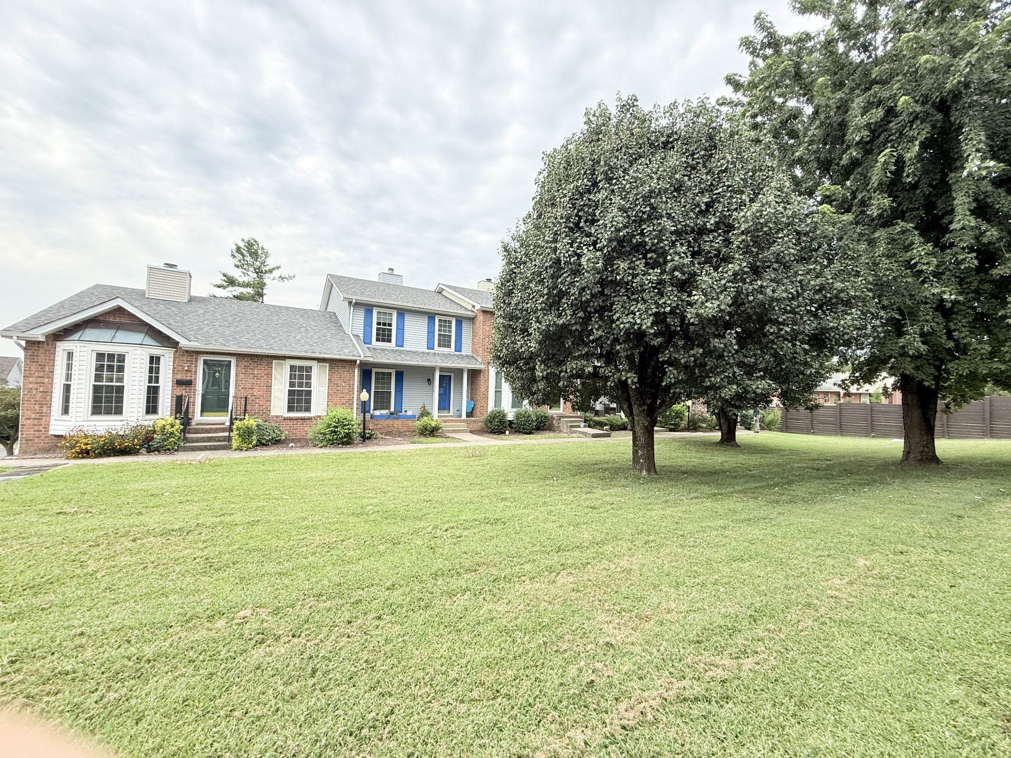 810 Lewis Ct Property Photo 3